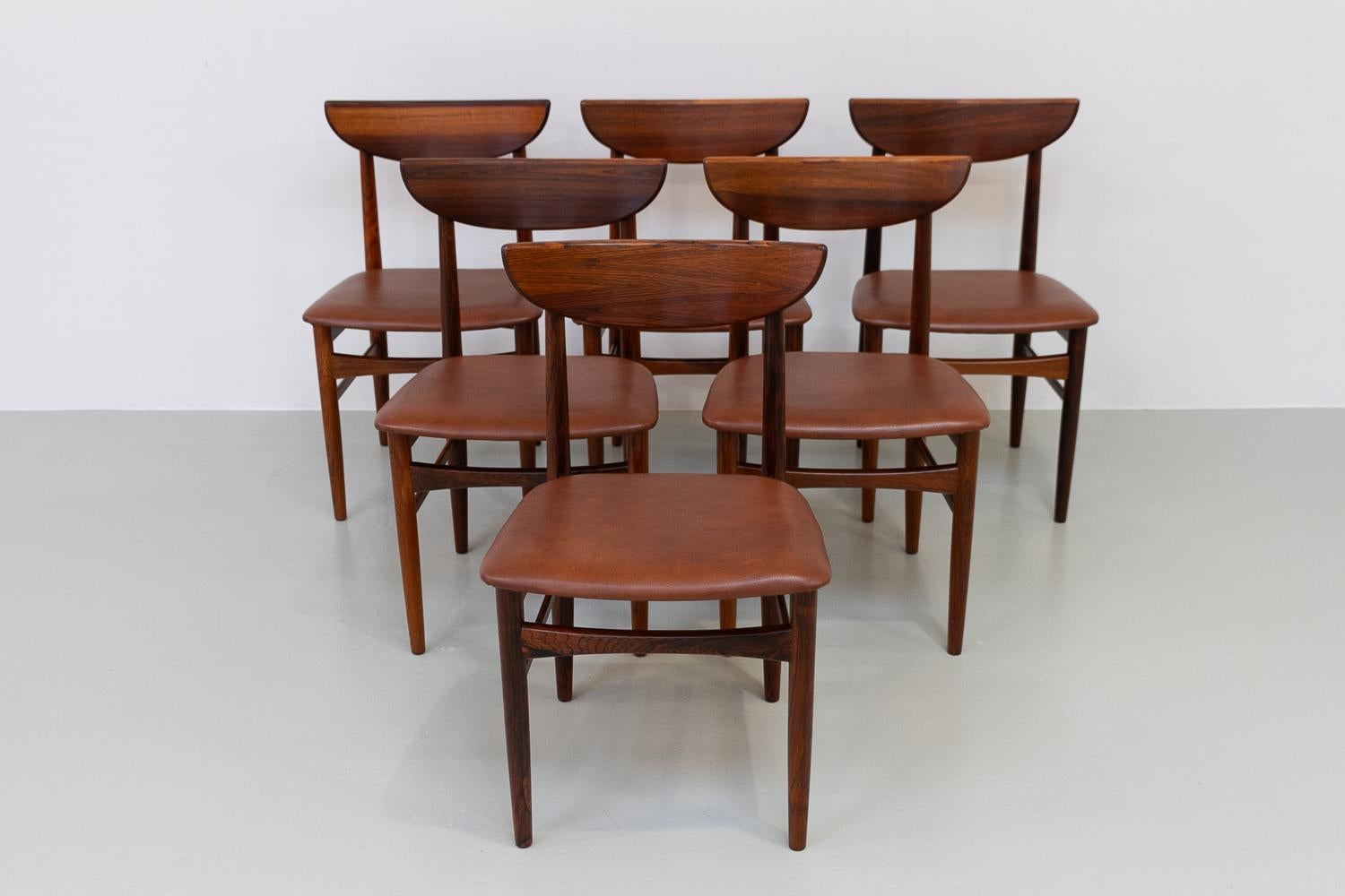 Vintage Danish Rosewood Dining Chairs by E.W. Bach for Skovby, 1960s. Set of 6.
Set of six beautiful Danish Mid-Century Modern dining room chairs in rosewood/palisander. Designed by E.W. Bach and manufactured by Skov Møbelfabrik in Denmark in the