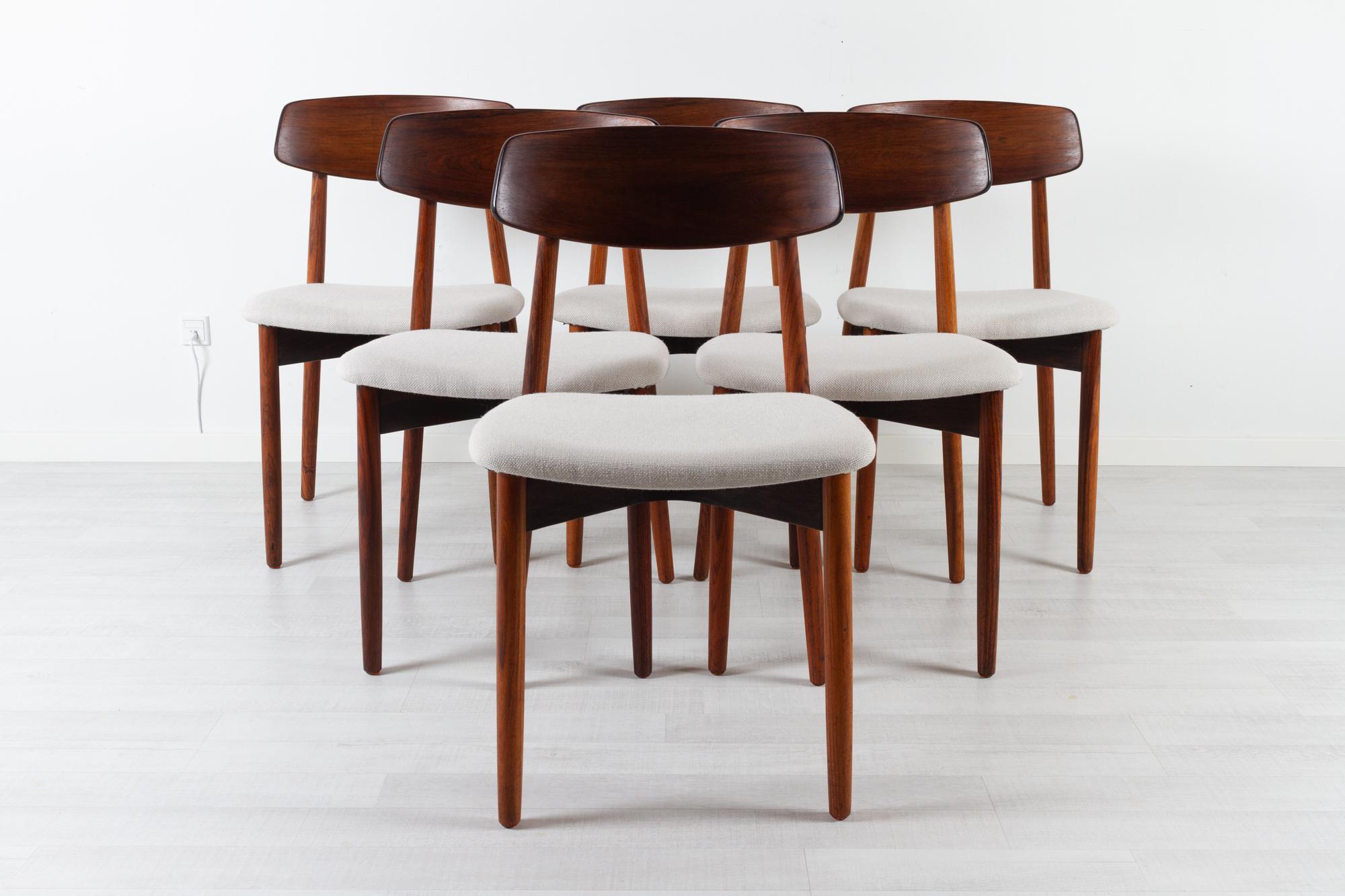 Vintage Danish rosewood dining chairs by Harry Østergaard for Randers Møbelfabrik, 1960s. Set of 6.
Very elegant Mid-Century Modern chairs, with curved backrests in beautiful rosewood veneer. Thin round tapered legs in solid rosewood. Slightly
