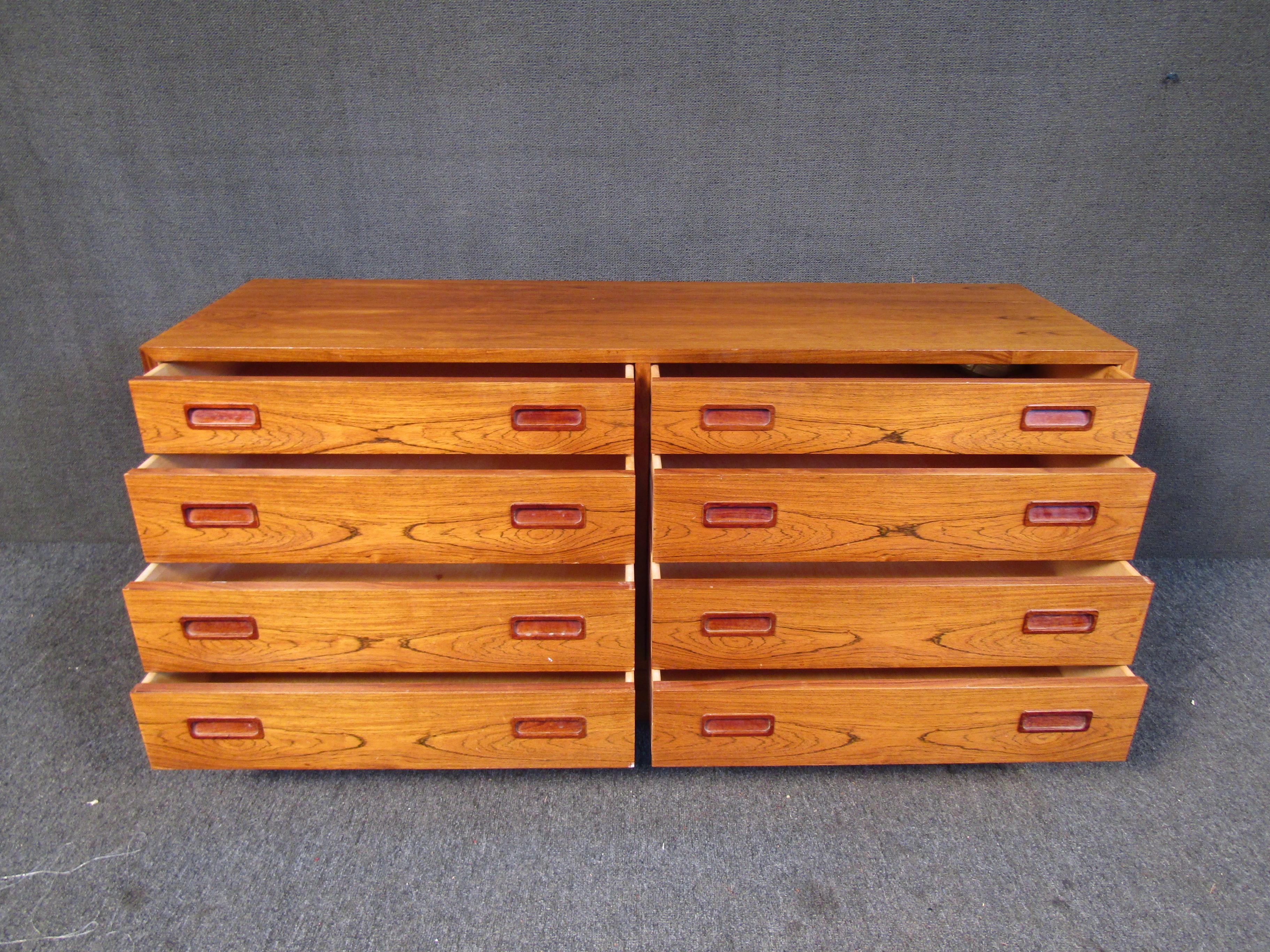 Vintage Danish Rosewood Dresser For Sale 4