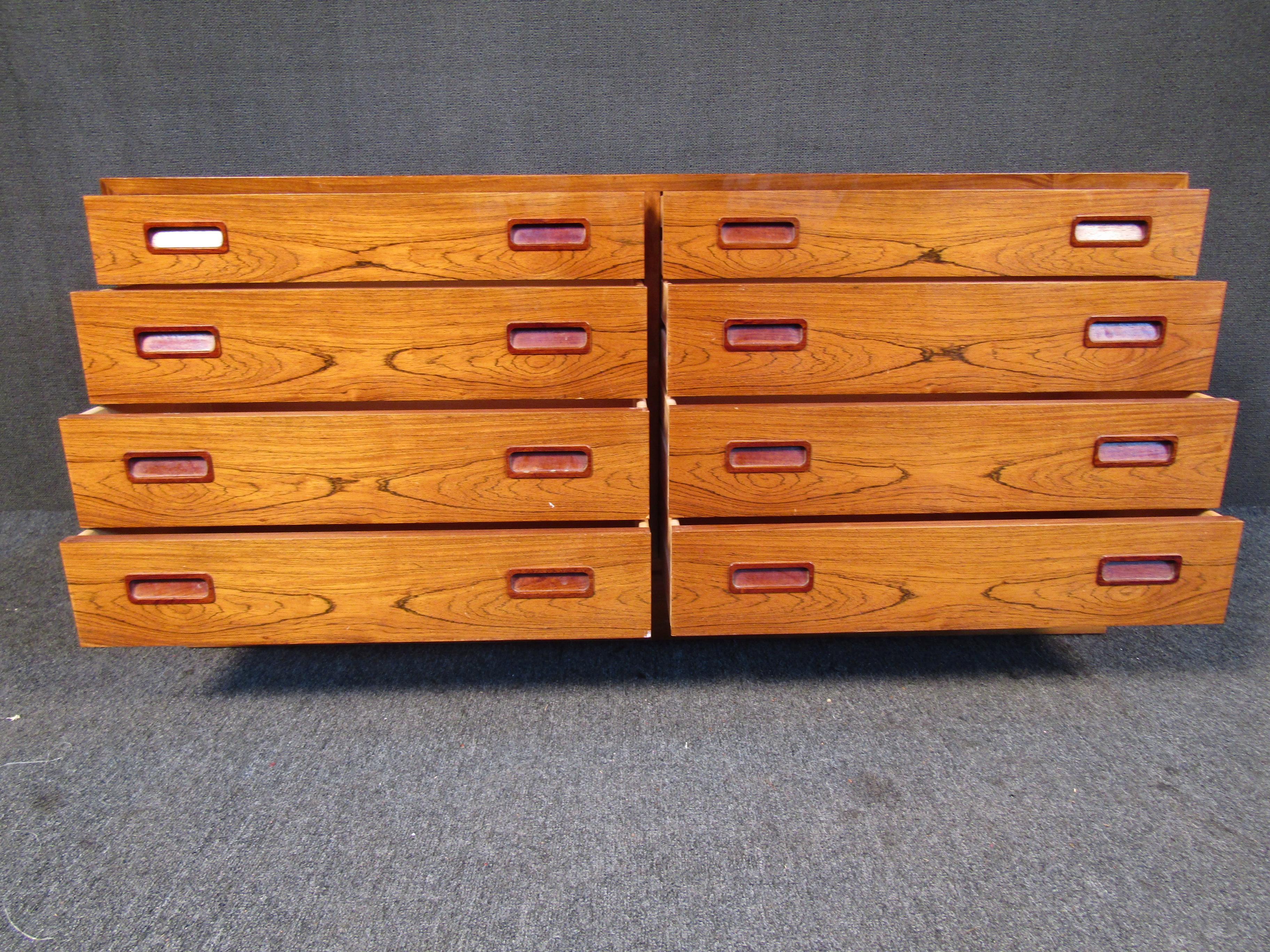 Vintage Danish Rosewood Dresser For Sale 3