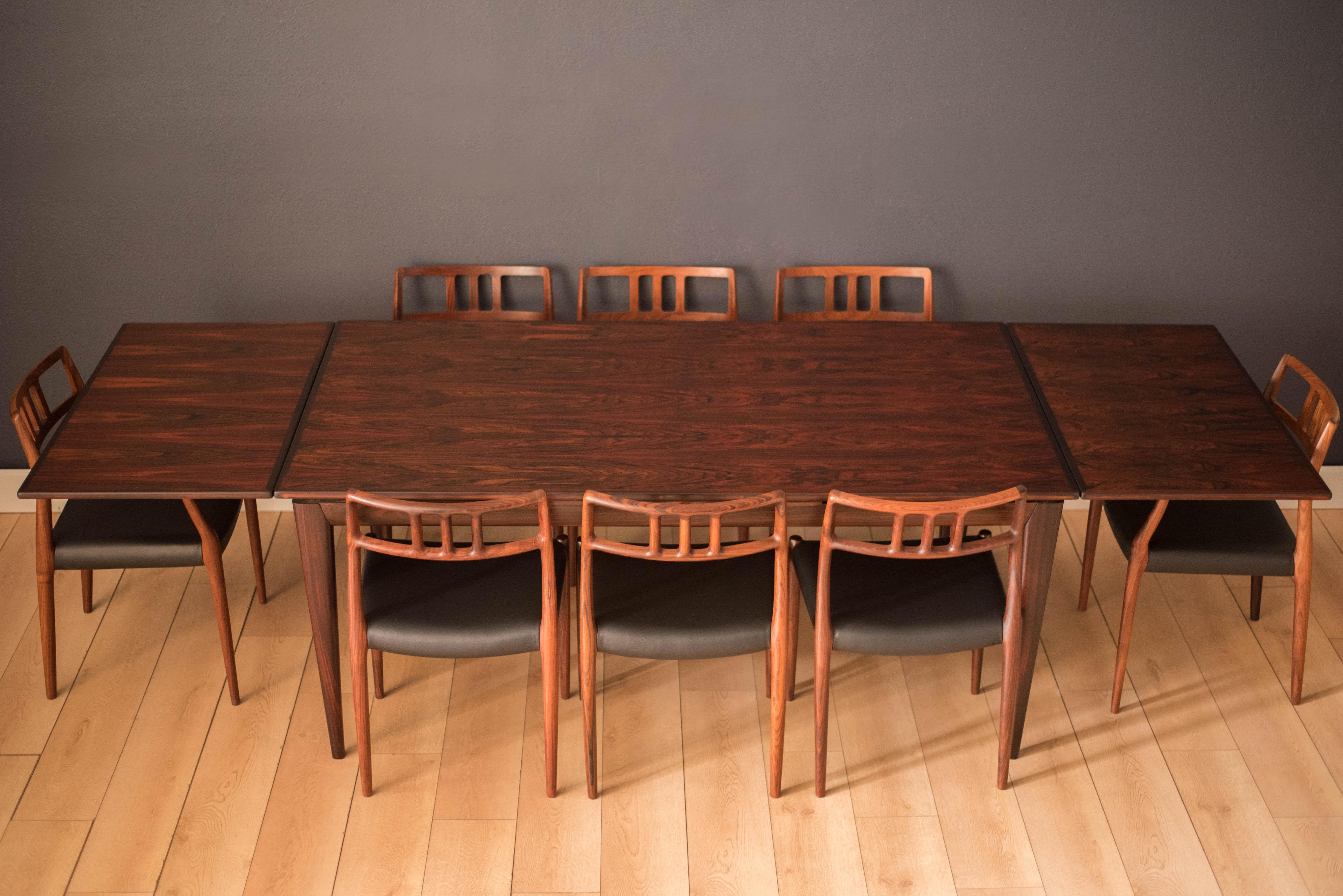 Vintage Danish Rosewood Extending Dining Table by Niels O. Moller Model 254 In Good Condition In San Jose, CA