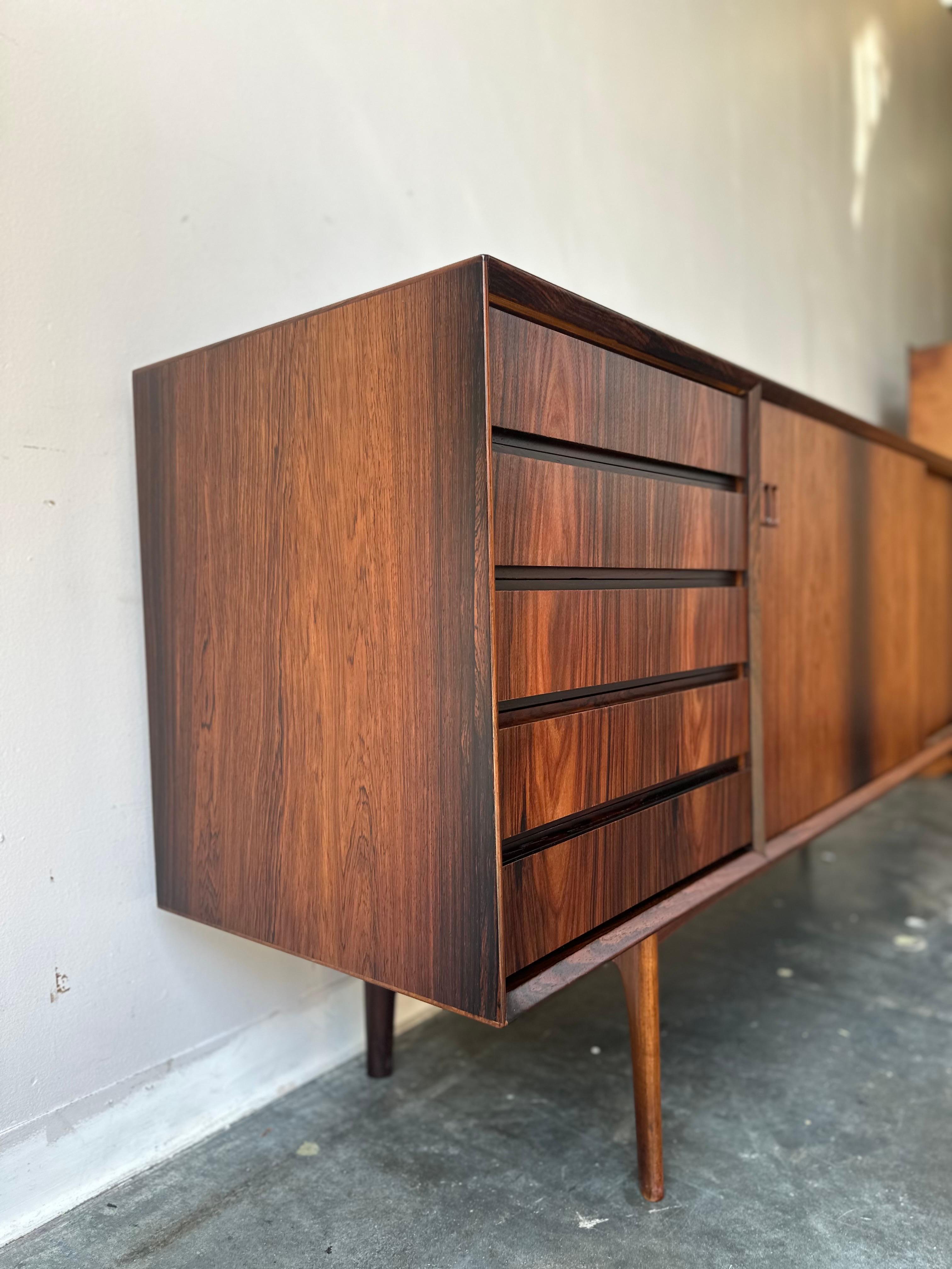 Danese Credenza MCM d'epoca in palissandro restaurata in vendita