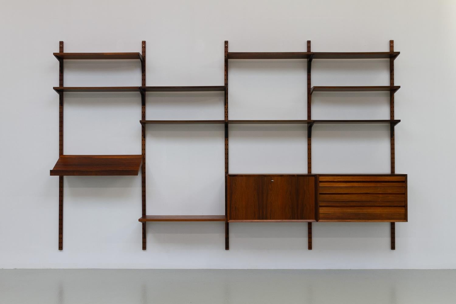 Vintage Danish Rosewood Modular Wall Unit by Poul Cadovius for Cado, 1960s.
Scandinavian Mid-Century Modern 4 bay shelving system model Cado. This is a original vintage floating bookcase designed by Danish architect Poul Cadovius. 
Cadovius had the