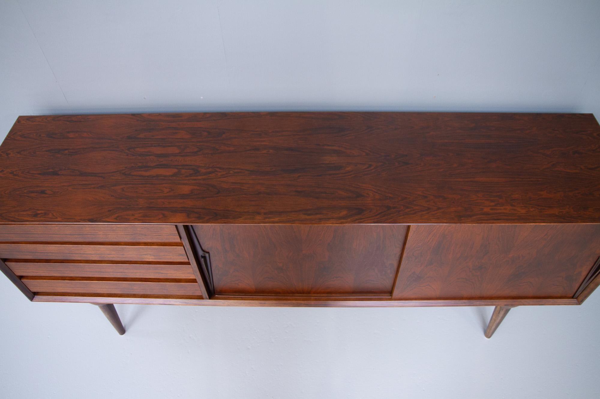 Vintage Danish Rosewood Sideboard Model 18 by Gunni Omann for Omann Jun. 1960s In Good Condition For Sale In Asaa, DK