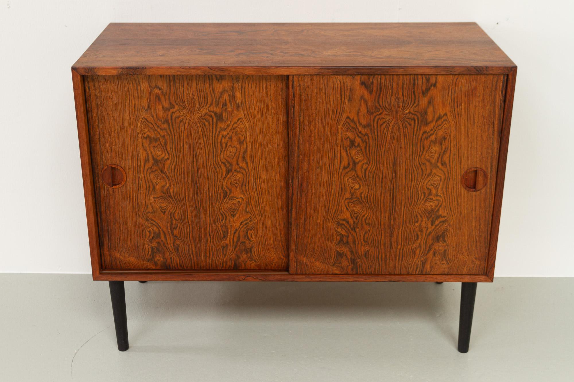 Buffet danois vintage en bois de rose avec portes coulissantes par HG Furniture, années 1960 3