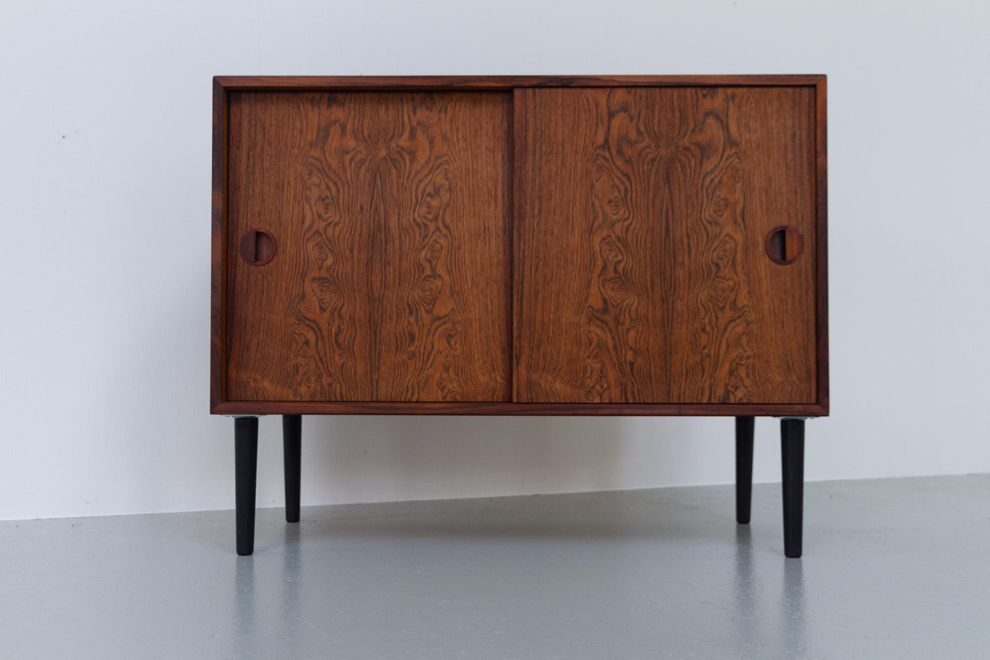 Enfilade danois vintage en bois de rose avec portes coulissantes par HG Furniture, années 1960. 4