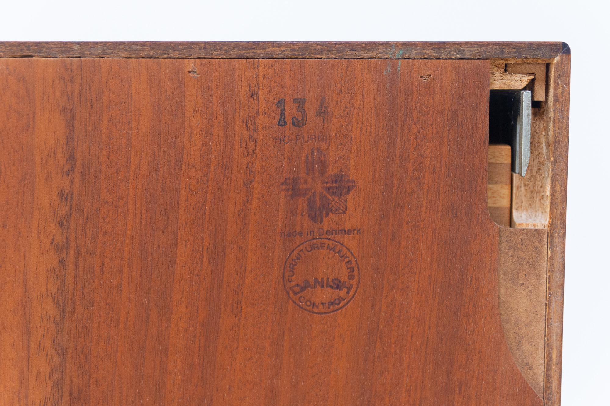 Enfilade danois vintage en bois de rose avec portes coulissantes par HG Furniture, années 1960. 2