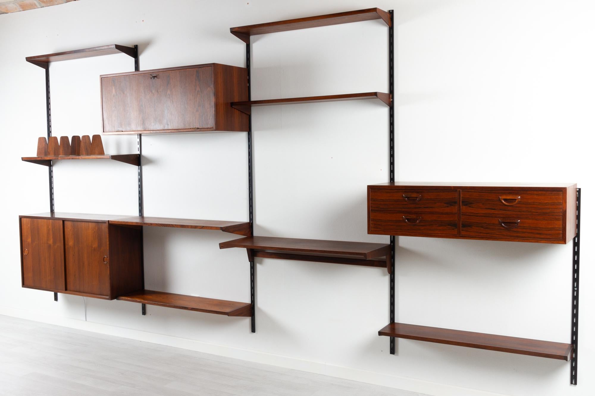 Vintage Danish modular Rosewood wall unit by Kai Kristiansen for Feldballes Møbelfabrik, Denmark, 1960s
Modular 4 bay shelving system model FM Reolsystem. This system consist of:

4 Aluminium uprights 175 cm
1 Aluminium uprights 85 cm
1 Cabinet