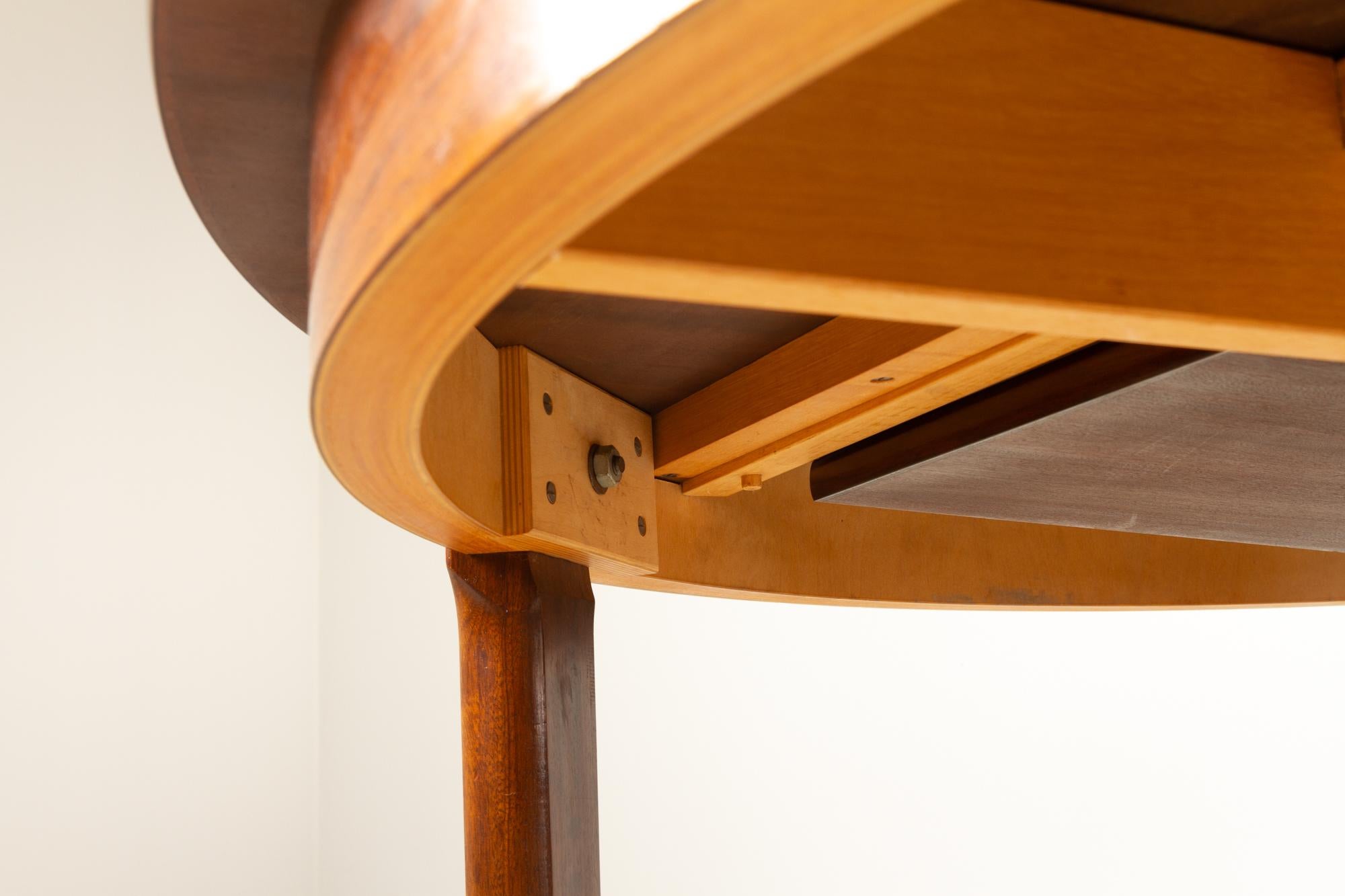 Vintage Danish Round Extendable Rosewood Dining Table, 1960s 11