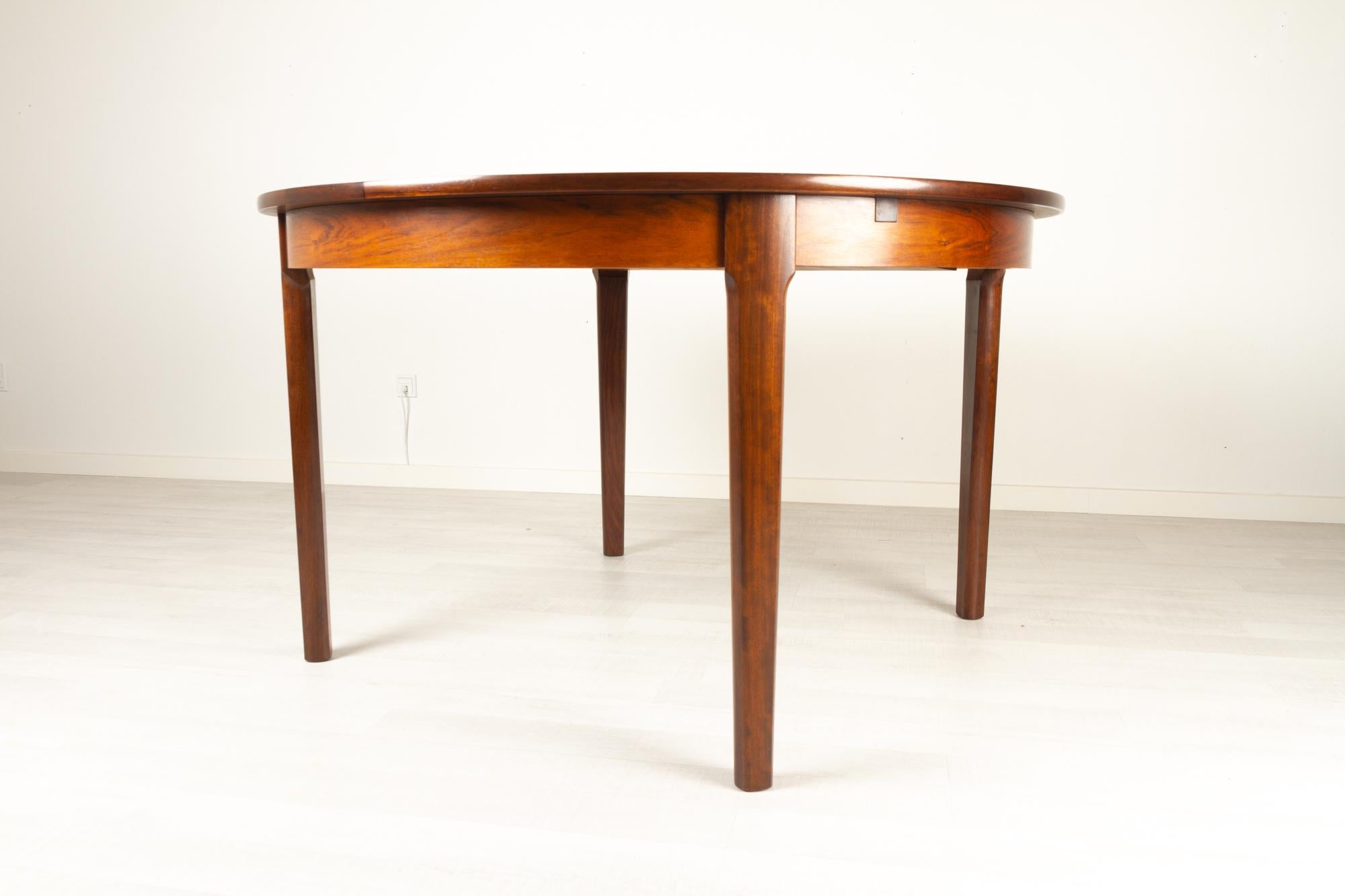 Vintage Danish Round Extendable Rosewood Dining Table, 1960s In Good Condition In Asaa, DK