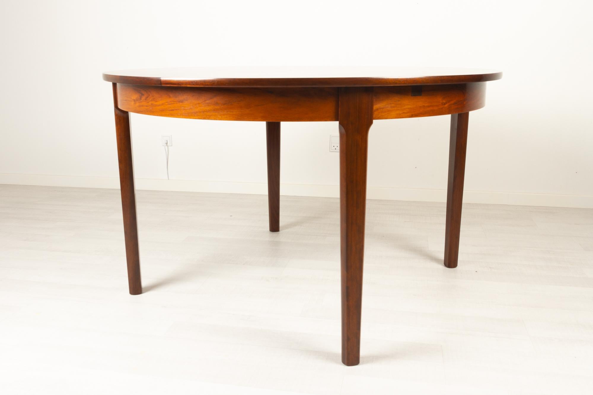 Mid-20th Century Vintage Danish Round Extendable Rosewood Dining Table, 1960s