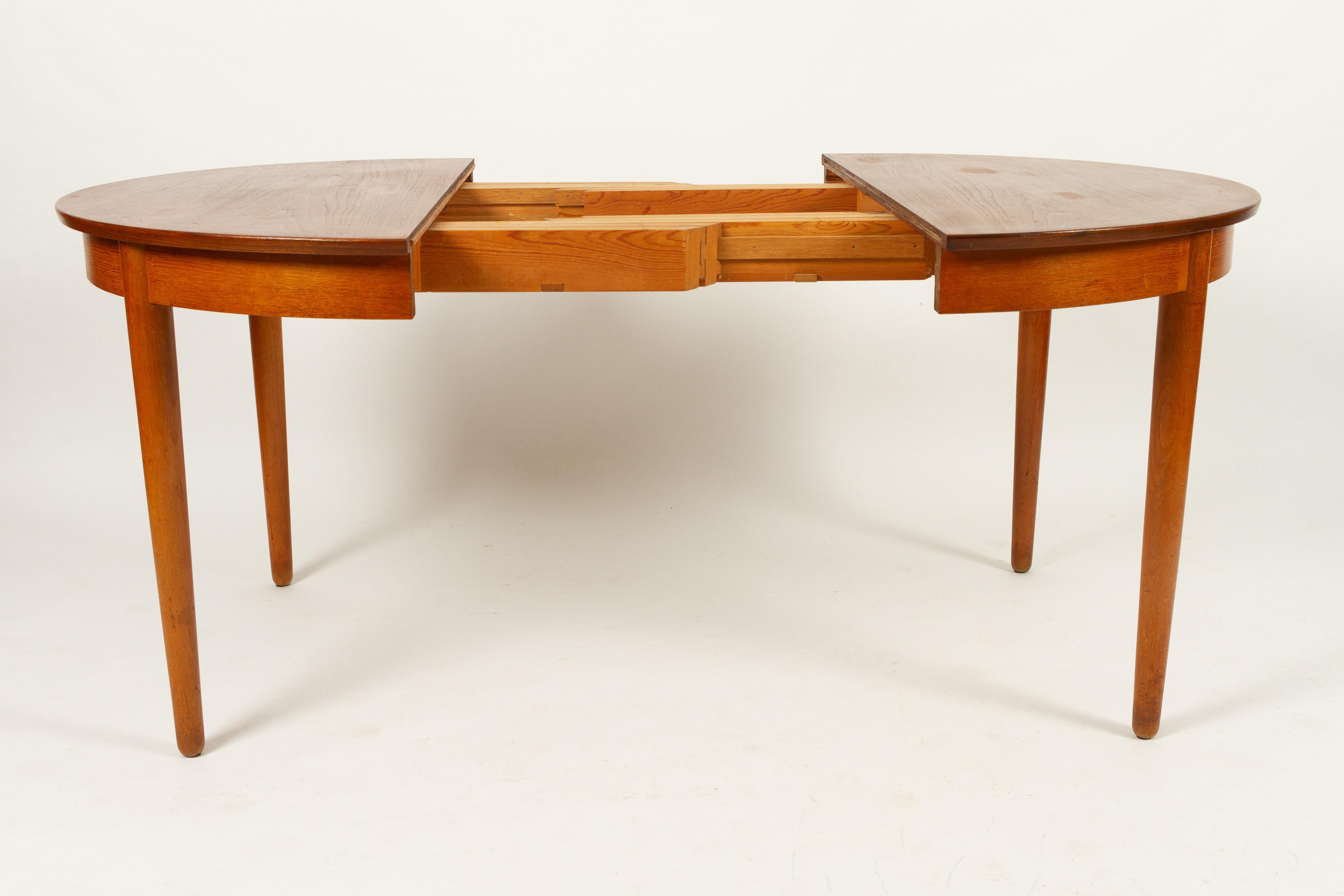 Vintage Danish Round Extendable Teak Dining Table, 1960s In Fair Condition In Asaa, DK