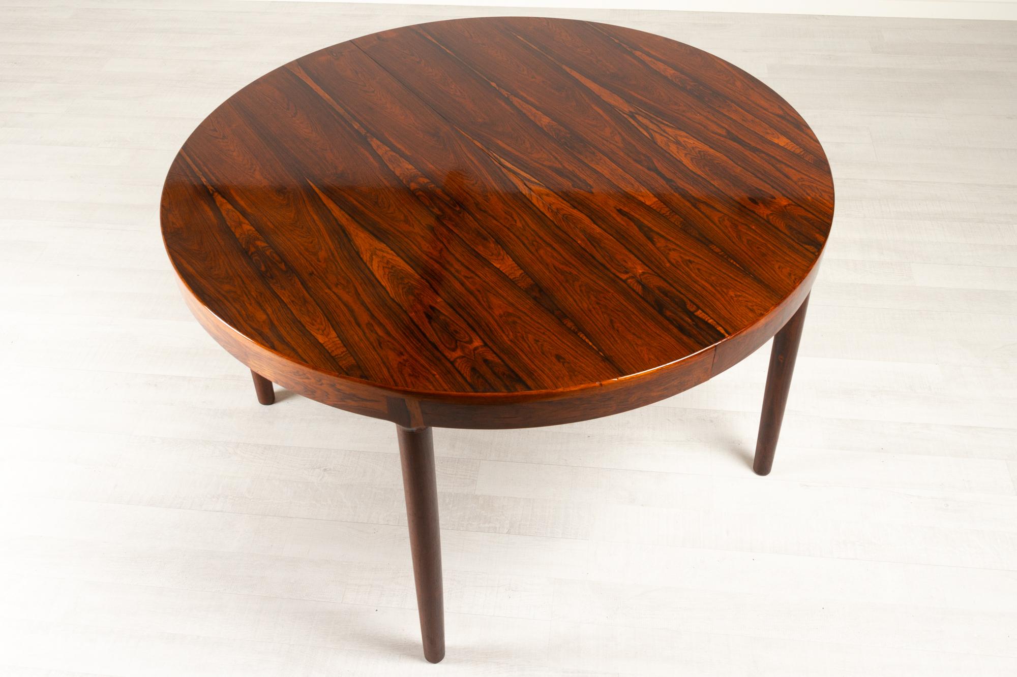 Vintage Danish Round Rosewood Dining Table by Harry Østergaard, 1960s In Good Condition In Asaa, DK