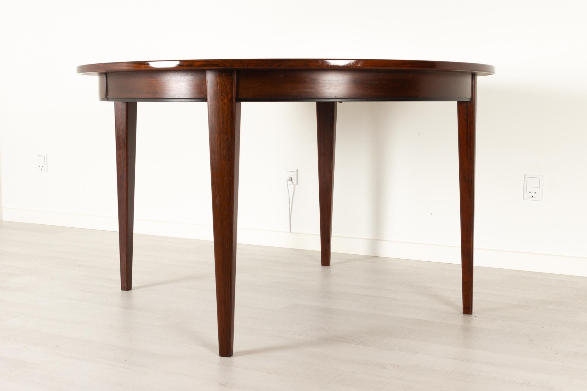 Vintage Danish Round Rosewood Dining Table Model 55 by Omann Jun, 1960s In Good Condition In Asaa, DK