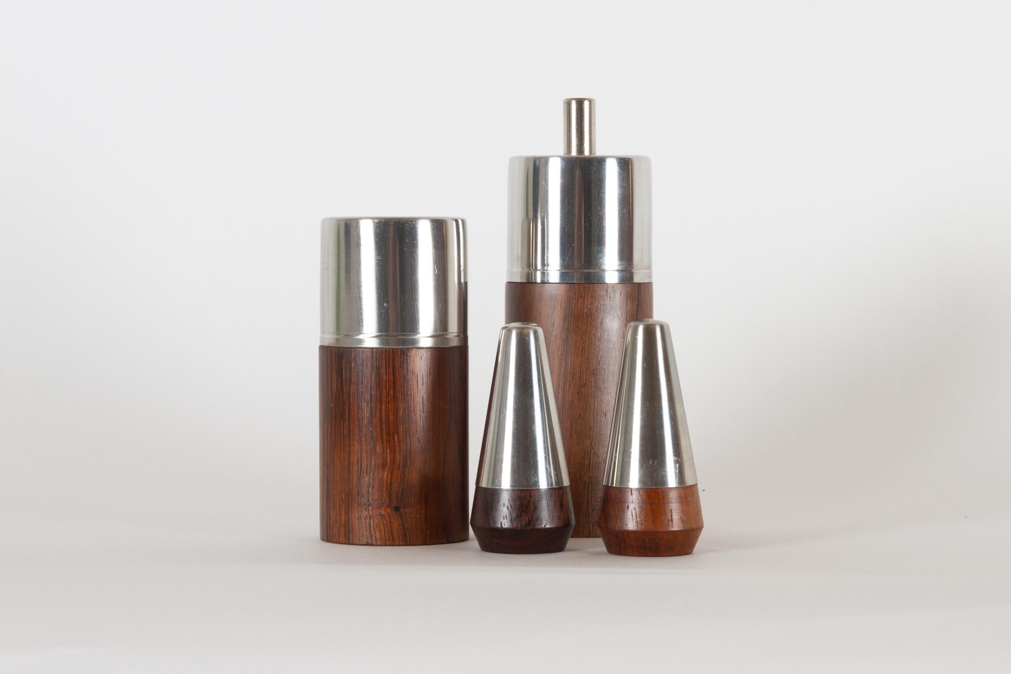 Vintage Danish salt and pepper sets, 1960s
Two sets of Danish modern rosewood and stainless steel salt and pepper sets. A large set with salt shaker and a pepper mill for the table and a small set of shakers for the breakfast tray.
Measures: