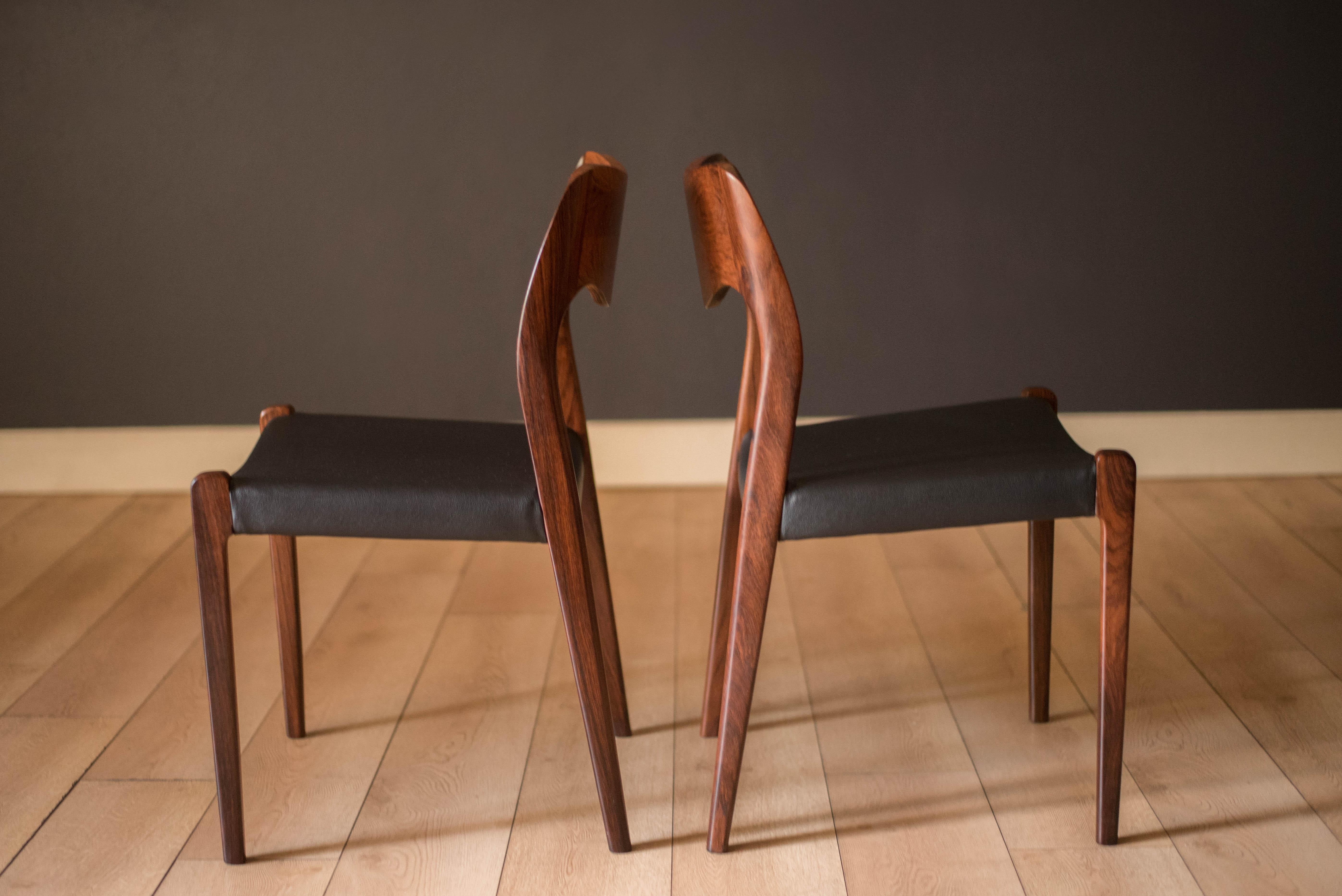 Metà XX secolo Set danese d'epoca di sei sedie da pranzo Niels Otto Moller in legno di palissandro n. 71 in vendita