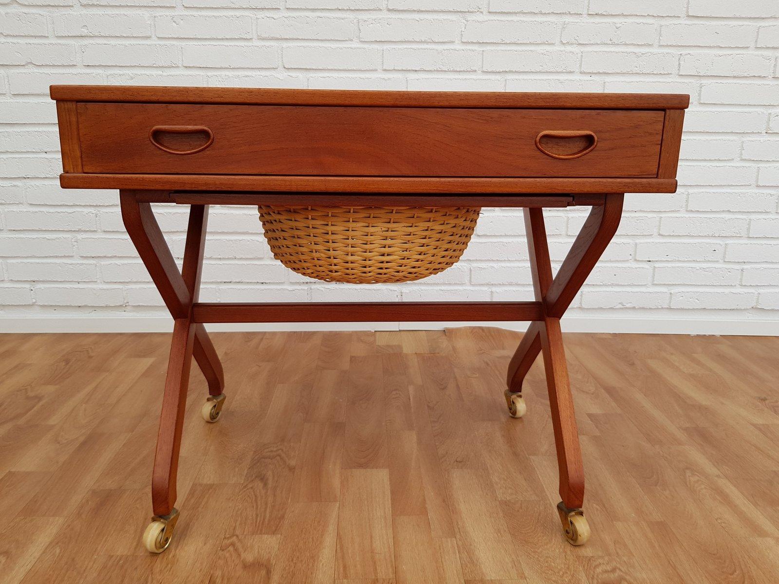 Danois Table à couture danoise vintage, bois de teck, années 60 en vente