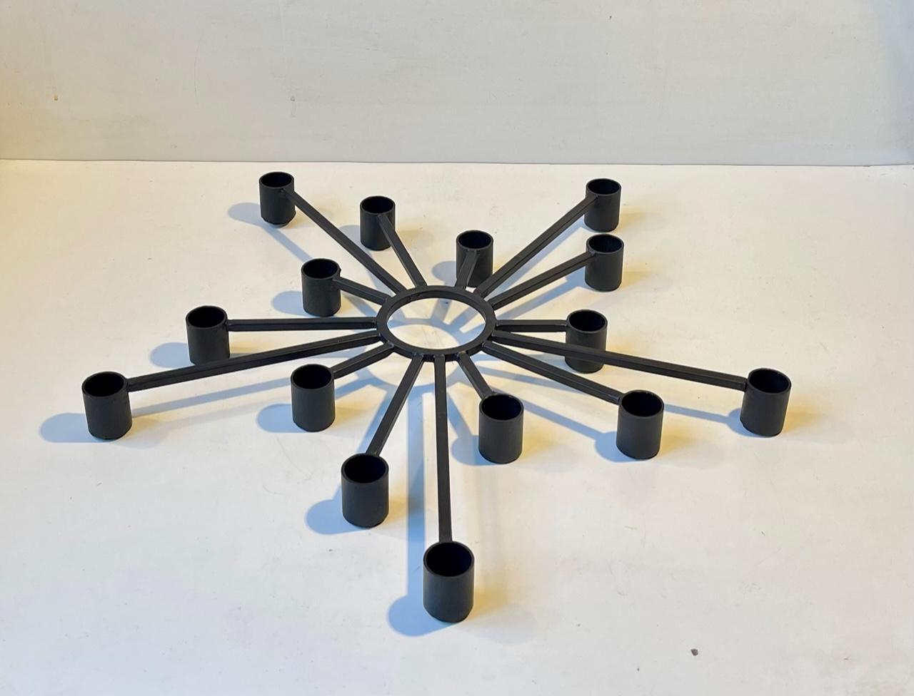 Laqué Bougeoir danois vintage en forme d'toile de chasse en fer noir, 1970 en vente