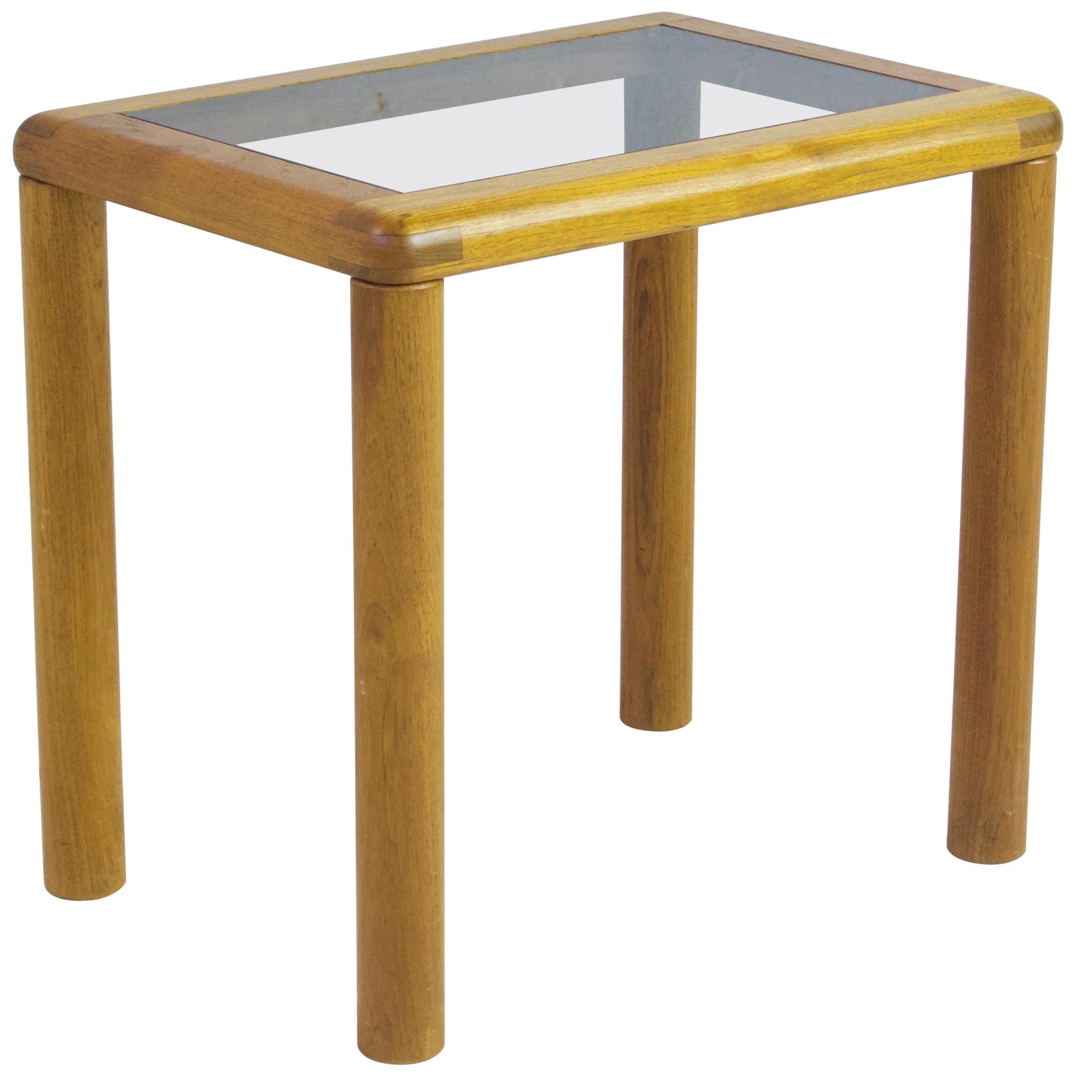 Table d'appoint danoise vintage en teck avec pieds tournés, années 1960