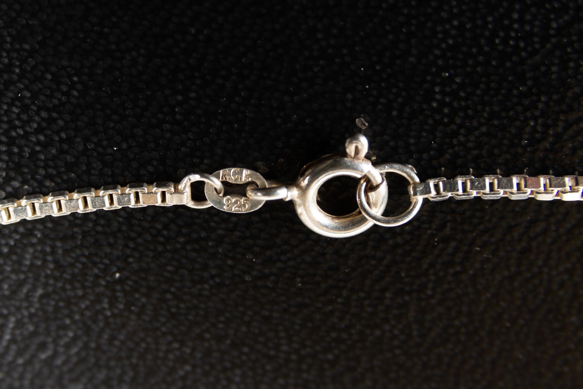 Collar danés vintage de plata con colgante de porcelana de Royal Copenhagen Años 60 en venta 13