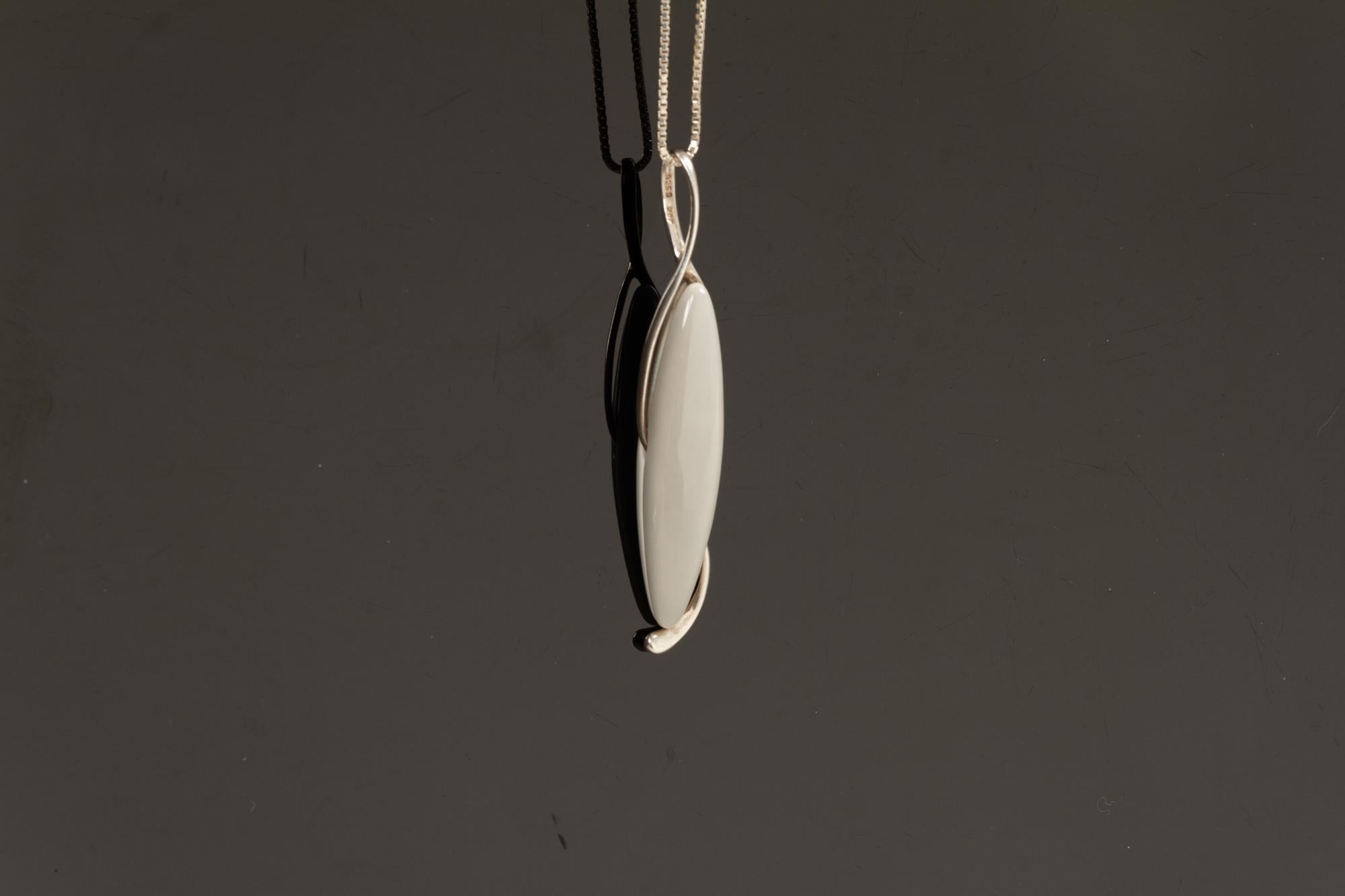 Collar danés vintage de plata con colgante de porcelana de Royal Copenhagen Años 60 Plata esterlina en venta