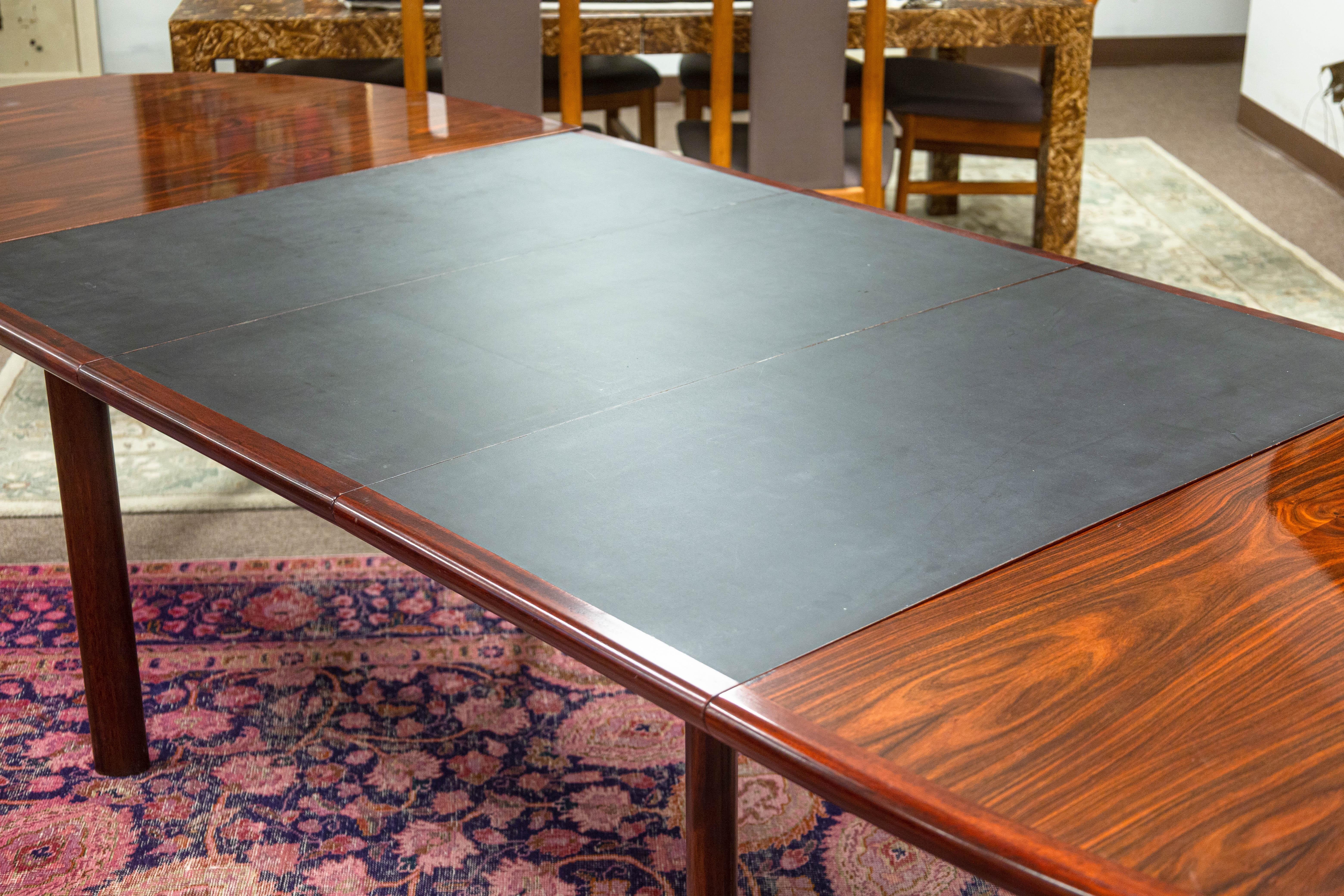 Vintage Danish Skovby 8 Leg Rosewood Extendable Round Dining Table with 3 Leaves For Sale 5