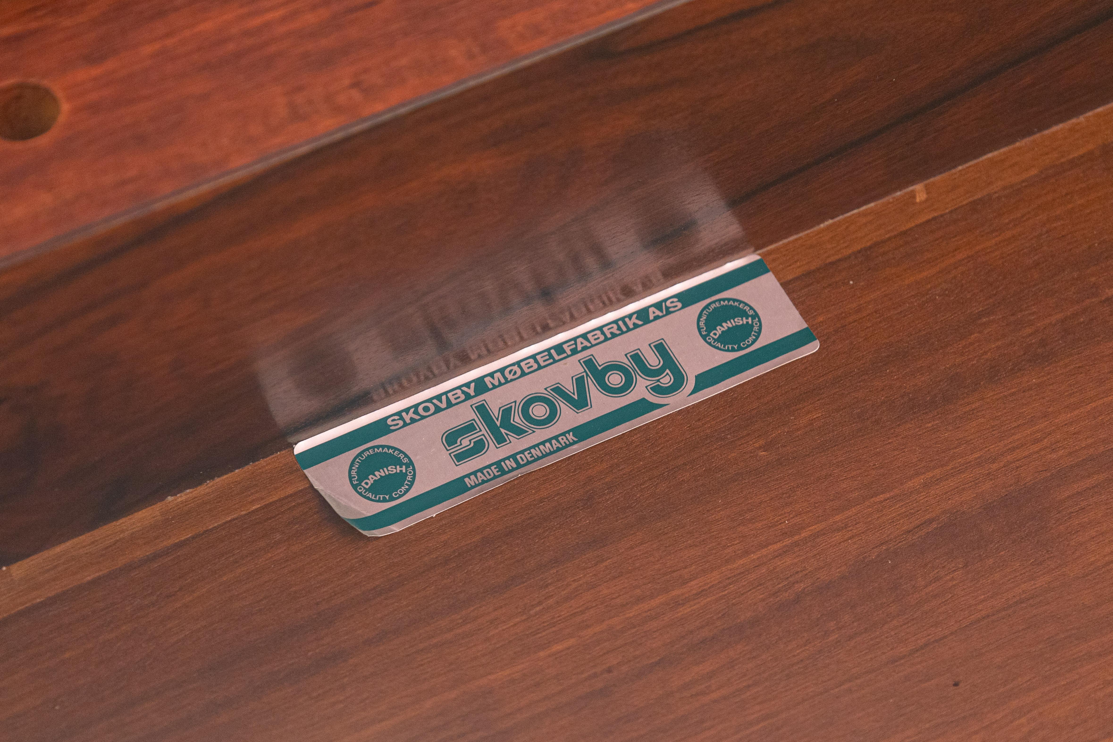 Vintage Danish Skovby 8 Leg Rosewood Extendable Round Dining Table with 3 Leaves For Sale 2