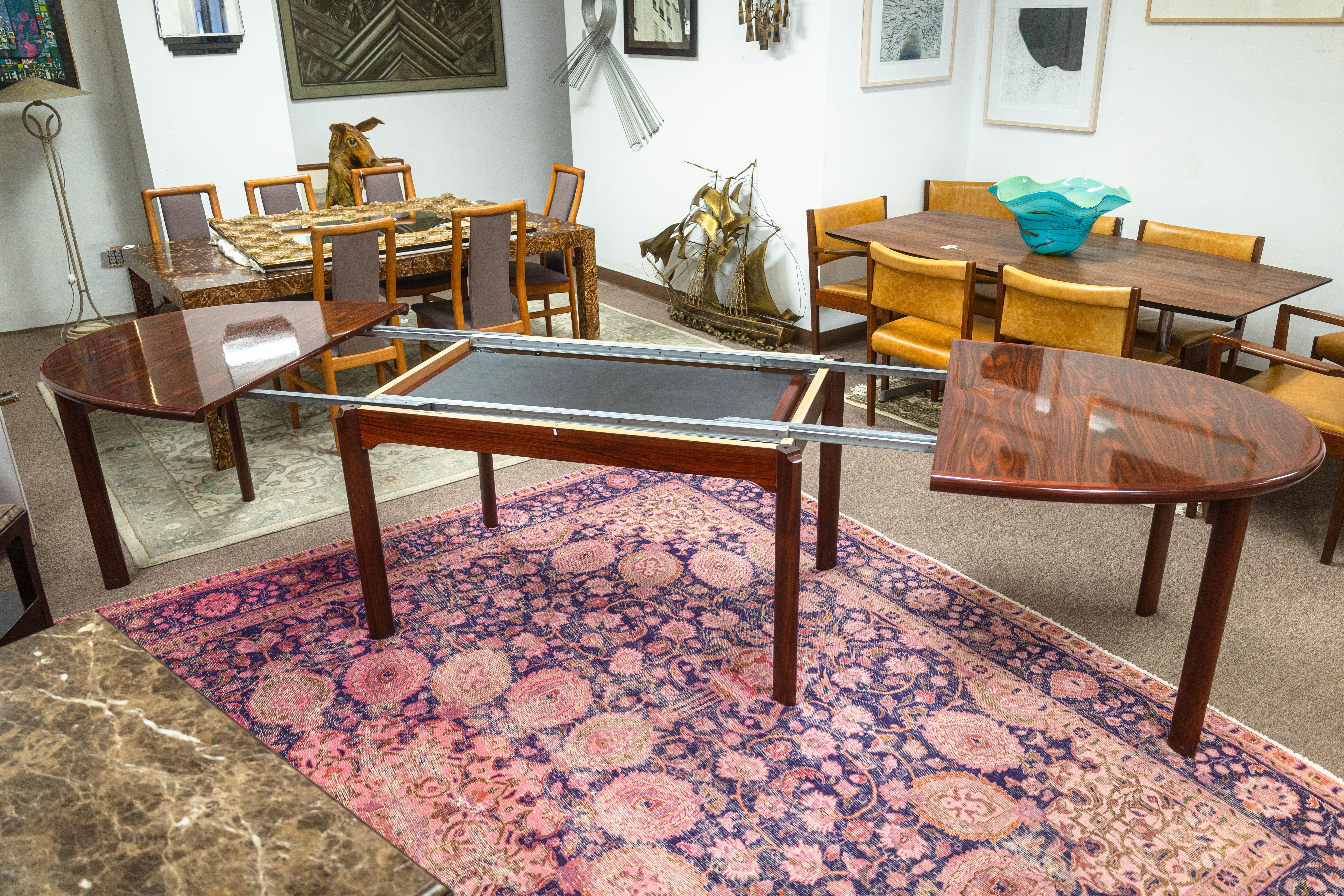 Vintage Danish Skovby 8 Leg Rosewood Extendable Round Dining Table with 3 Leaves For Sale 3