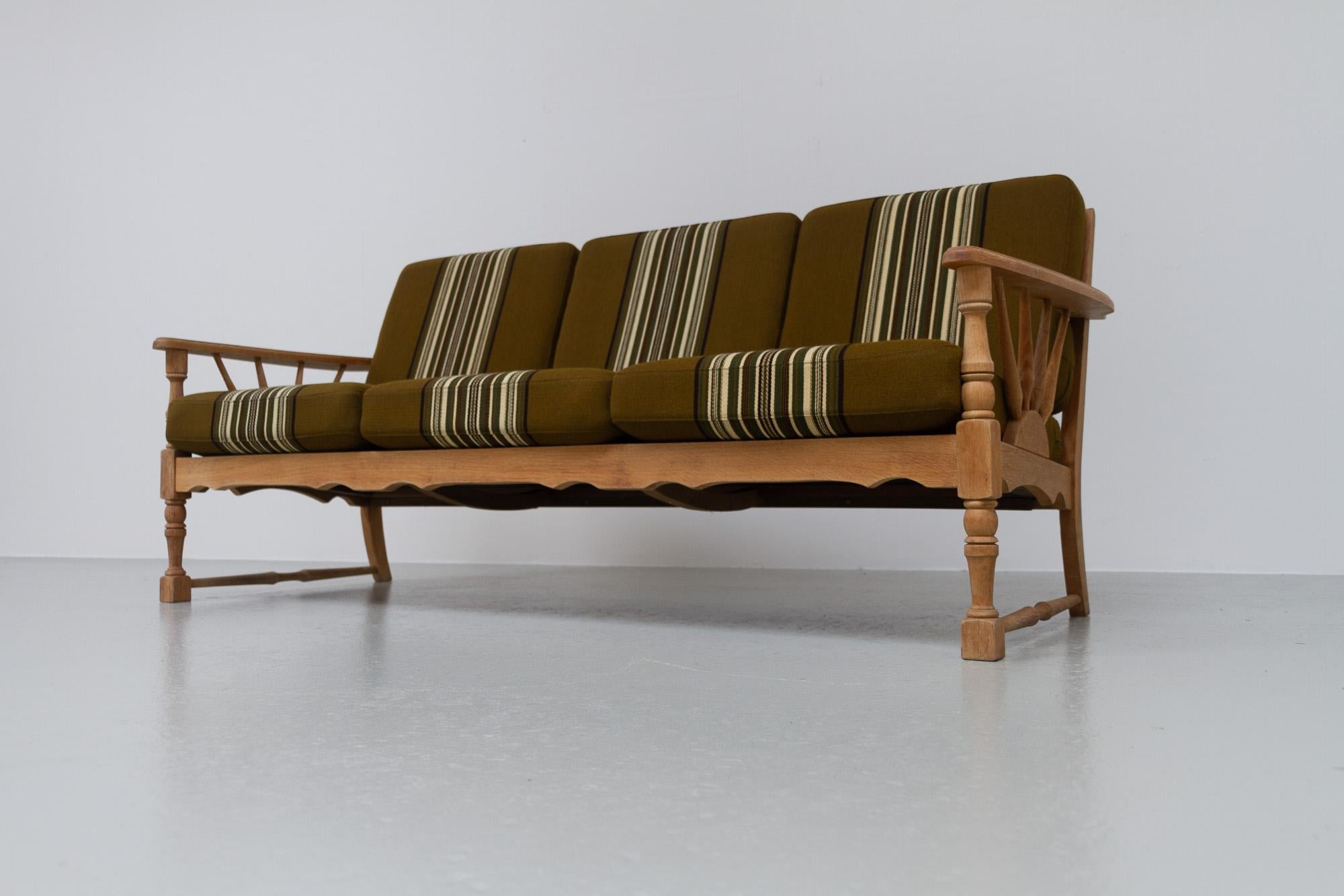 Vintage Danish Sofa in Eiche, 1960er Jahre. im Angebot 4