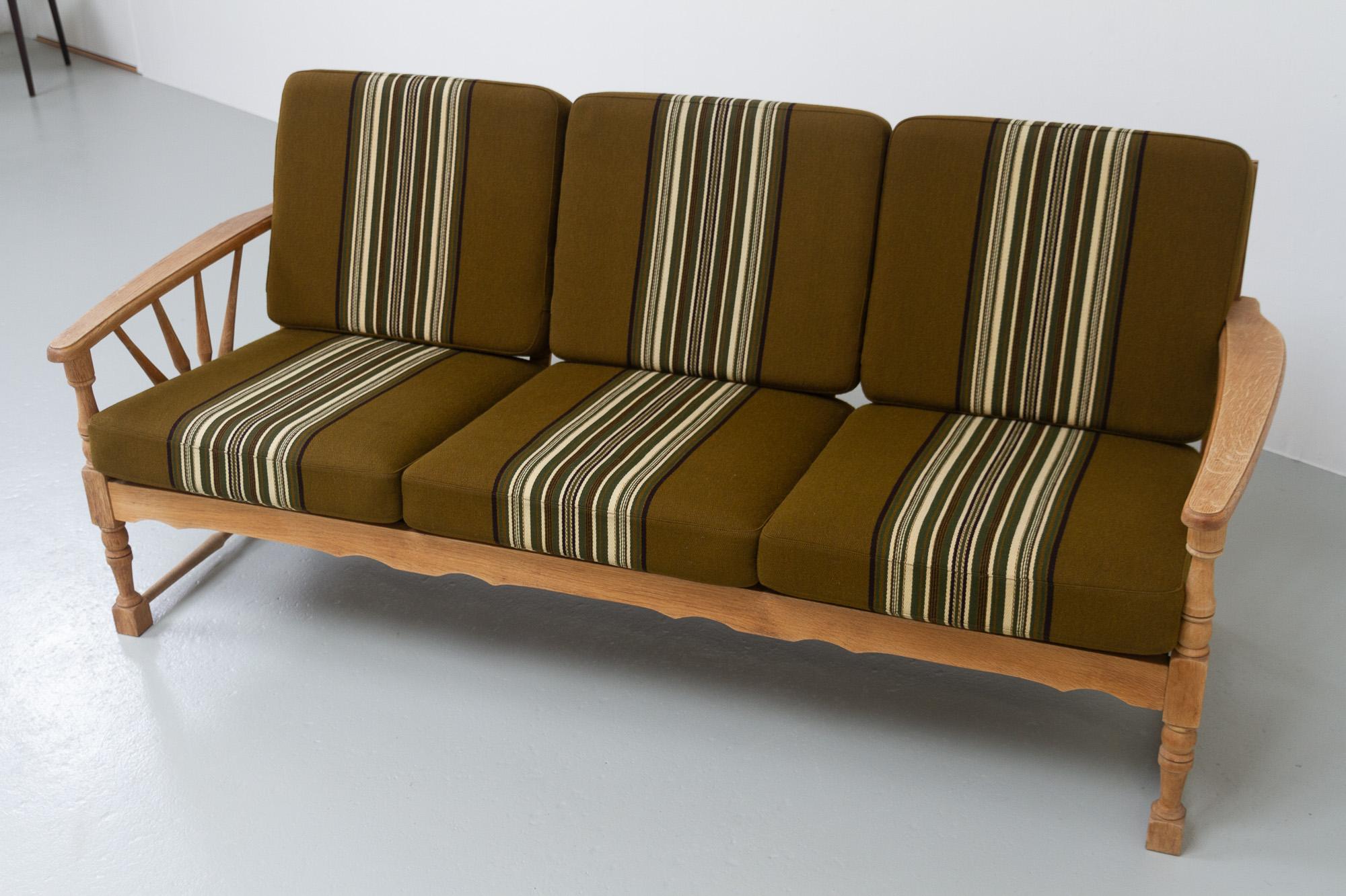 Vintage Danish Sofa in Eiche, 1960er Jahre. (Skandinavische Moderne) im Angebot