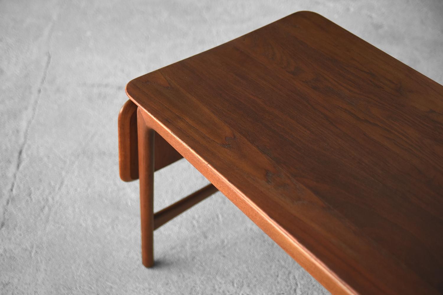 Mesa de centro vintage danesa de teca maciza de France & Søn / France & Daverkosen mediados del siglo XX en venta