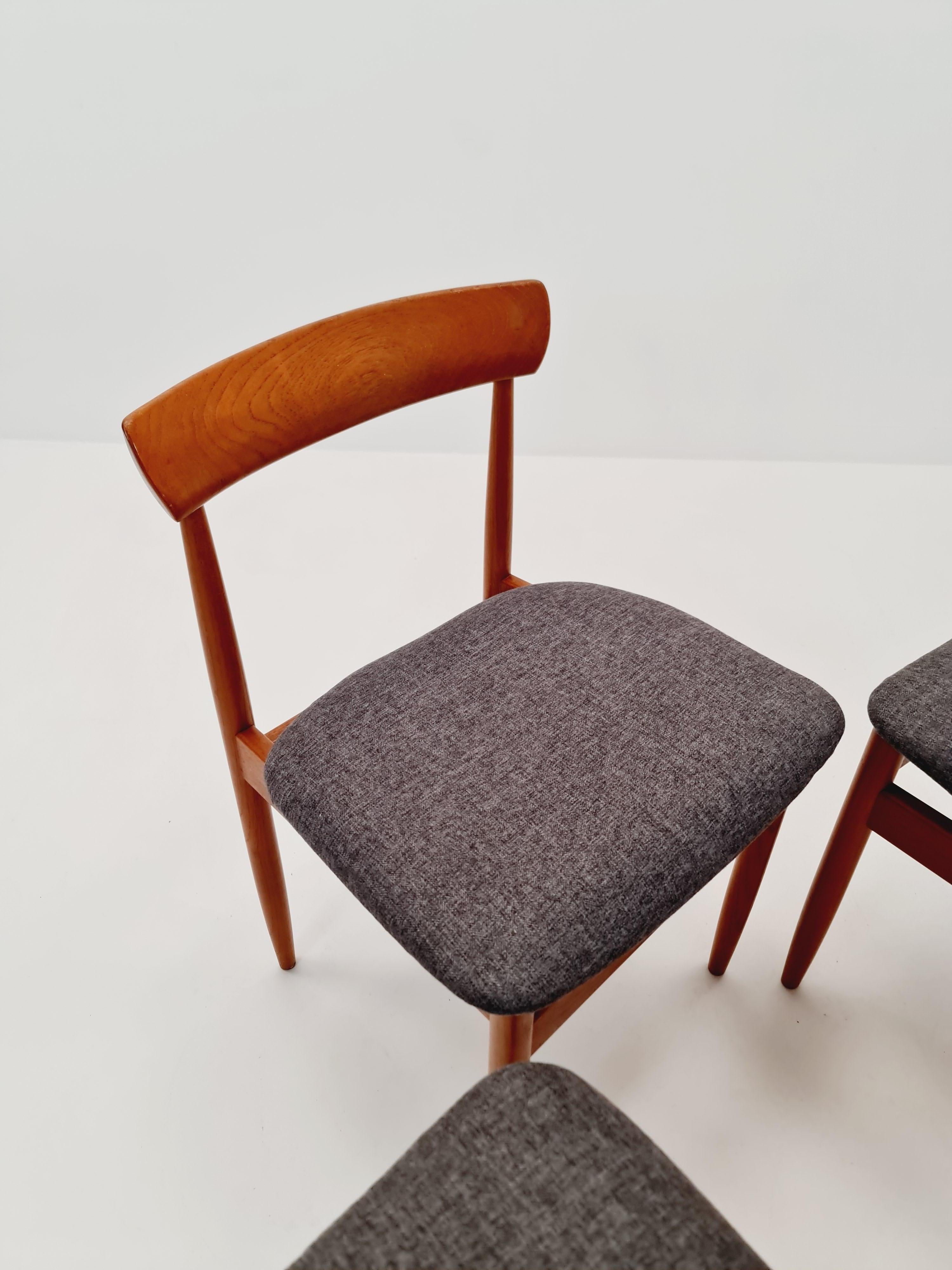 Sedie da pranzo in teak massiccio danese vintage By farsö stolefabrik  , anni '60, Set di 4 in vendita 4