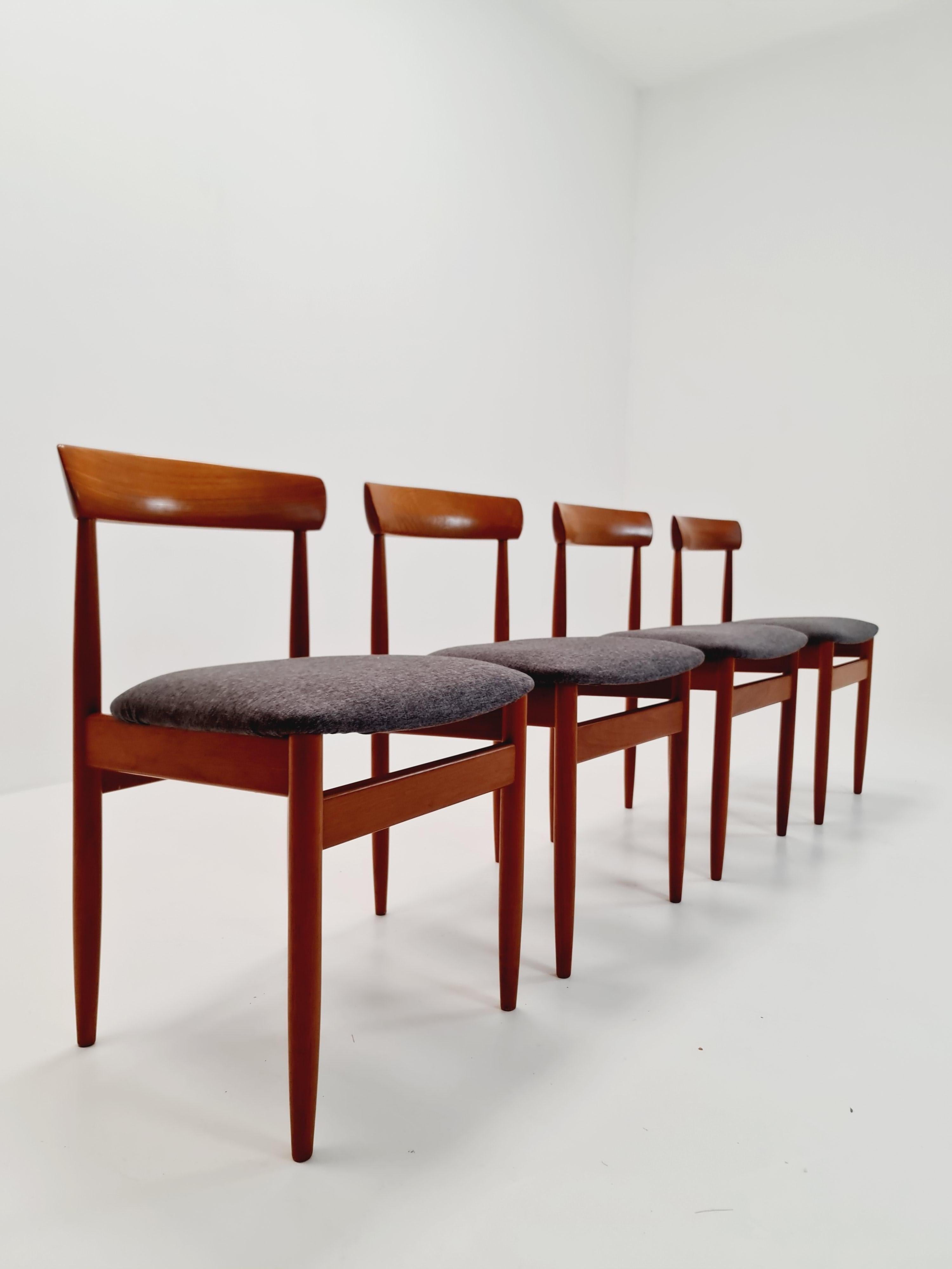 Sedie da pranzo in teak massiccio danese vintage By farsö stolefabrik  , anni '60, Set di 4 in vendita 9
