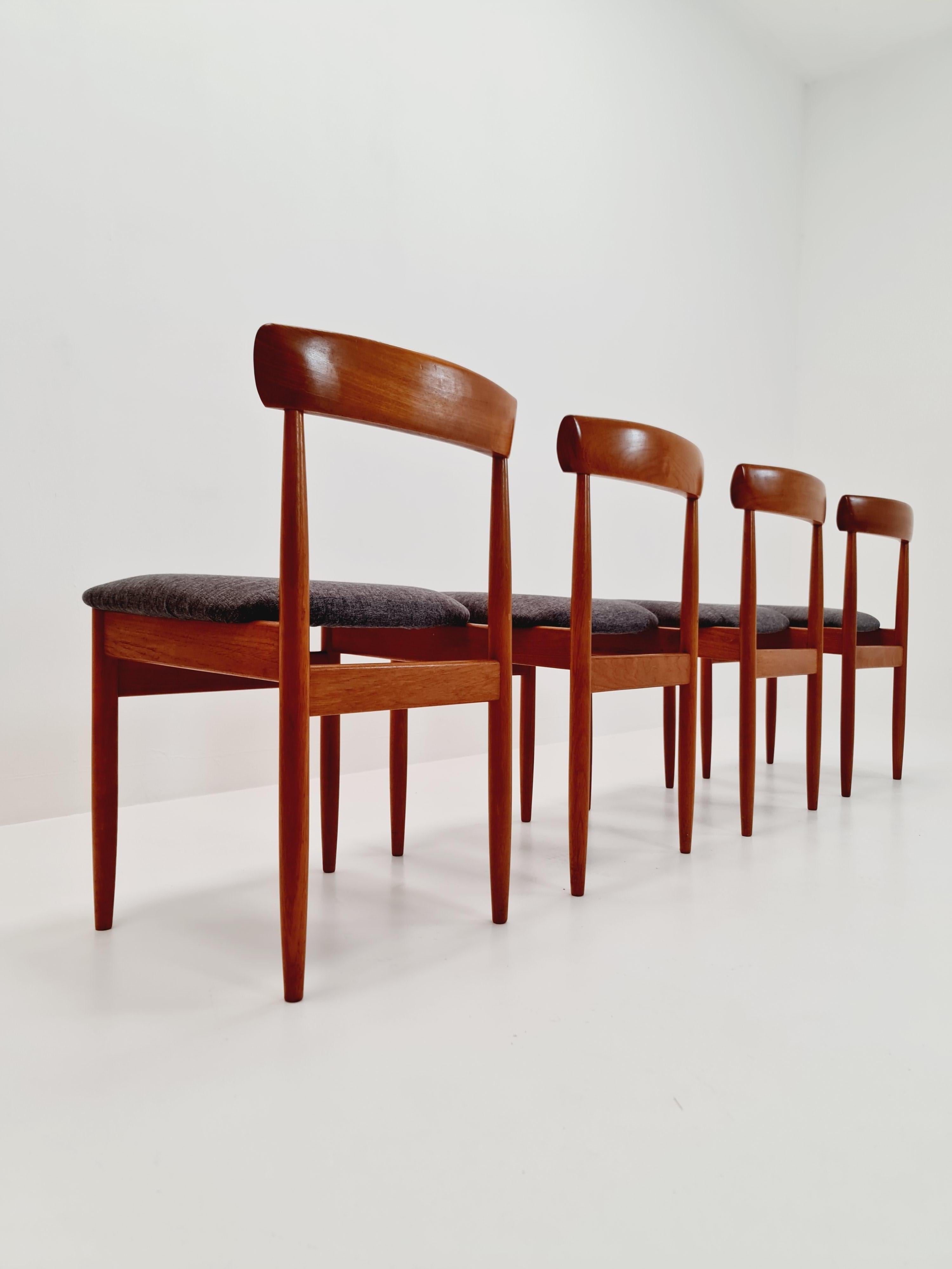 Sedie da pranzo in teak massiccio danese vintage By farsö stolefabrik  , anni '60, Set di 4 in vendita 10