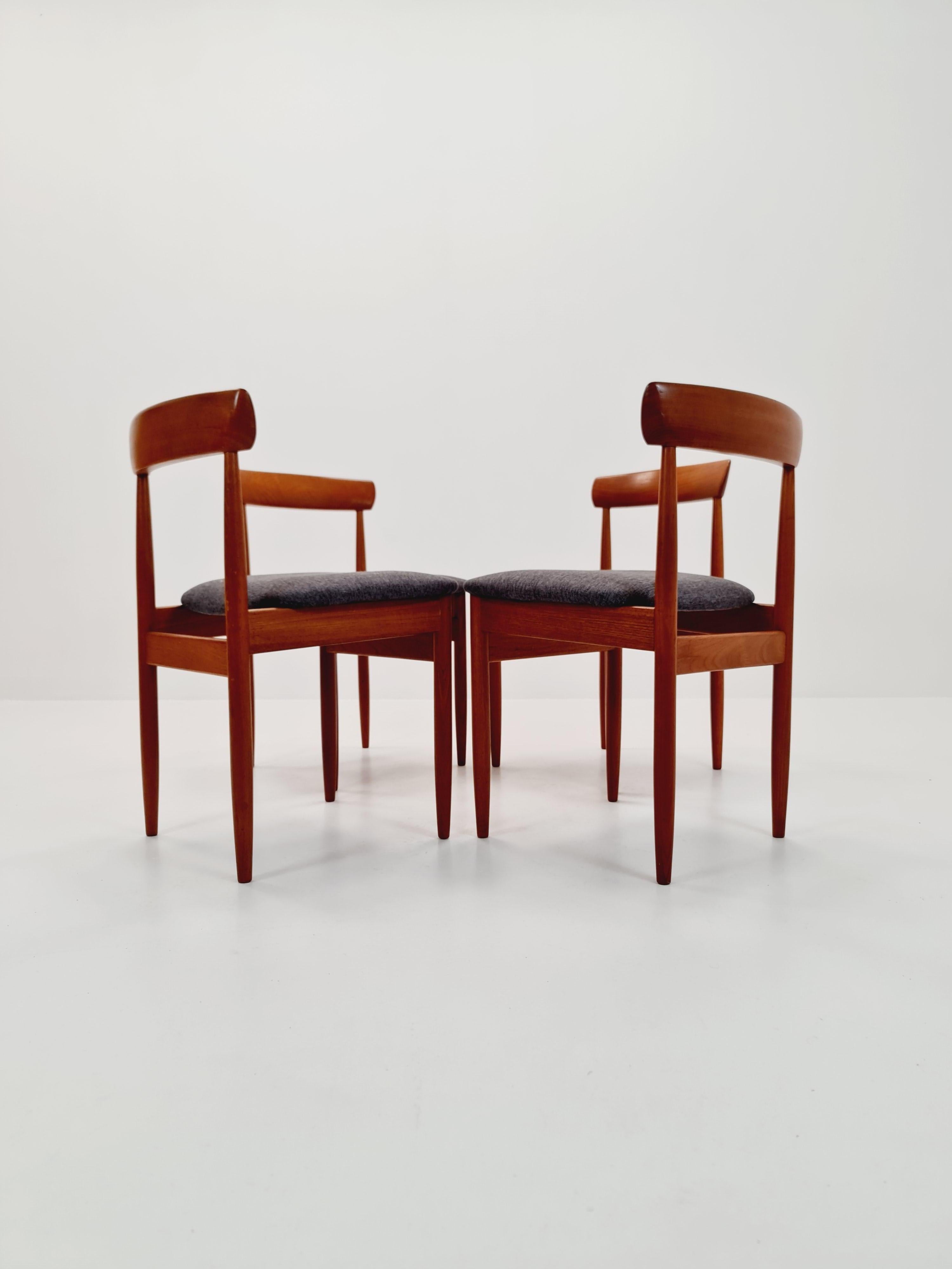 Sedie da pranzo in teak massiccio danese vintage By farsö stolefabrik  , anni '60, Set di 4 In condizioni buone in vendita a Gaggenau, DE