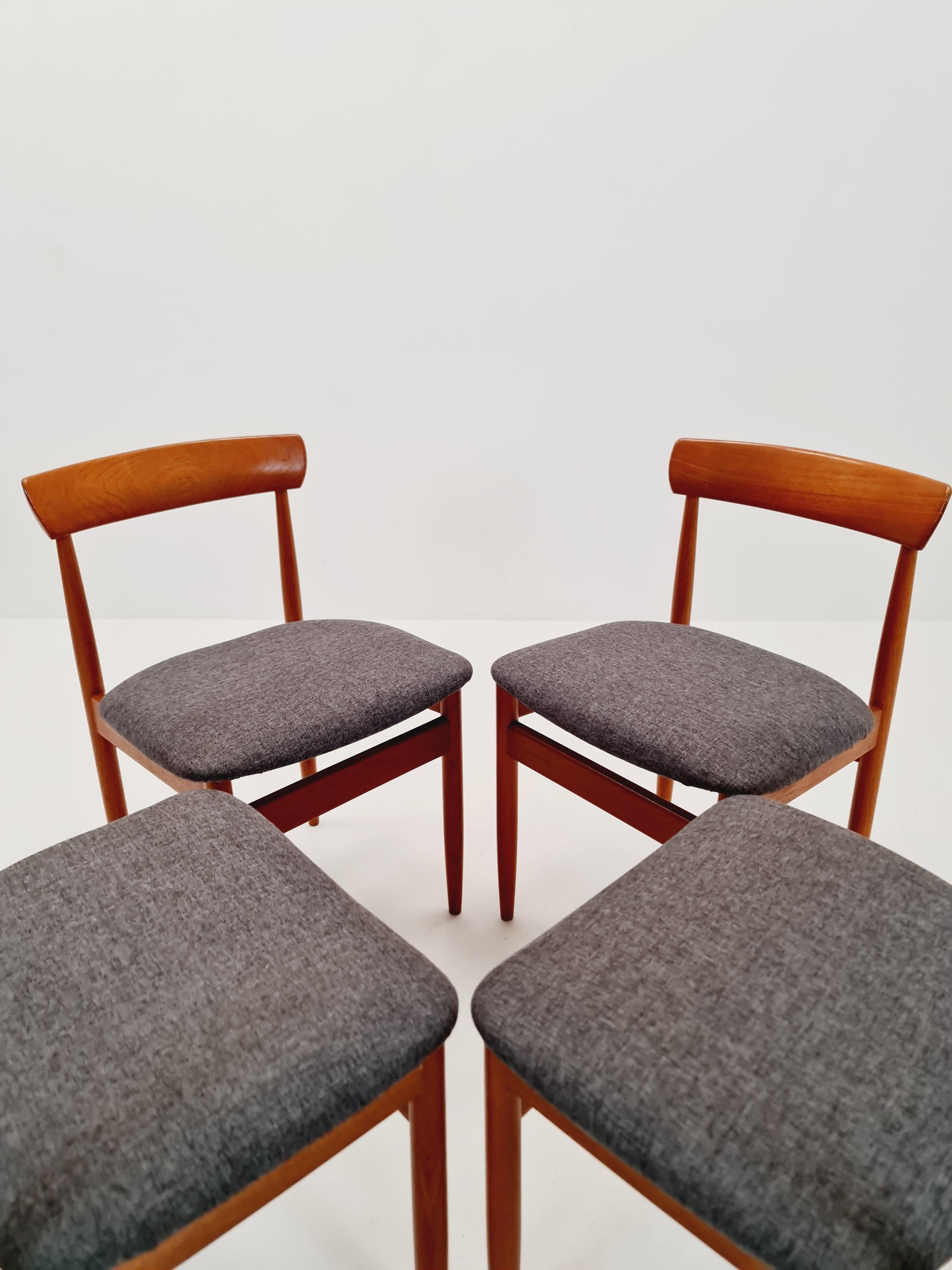 Tessuto Sedie da pranzo in teak massiccio danese vintage By farsö stolefabrik  , anni '60, Set di 4 in vendita