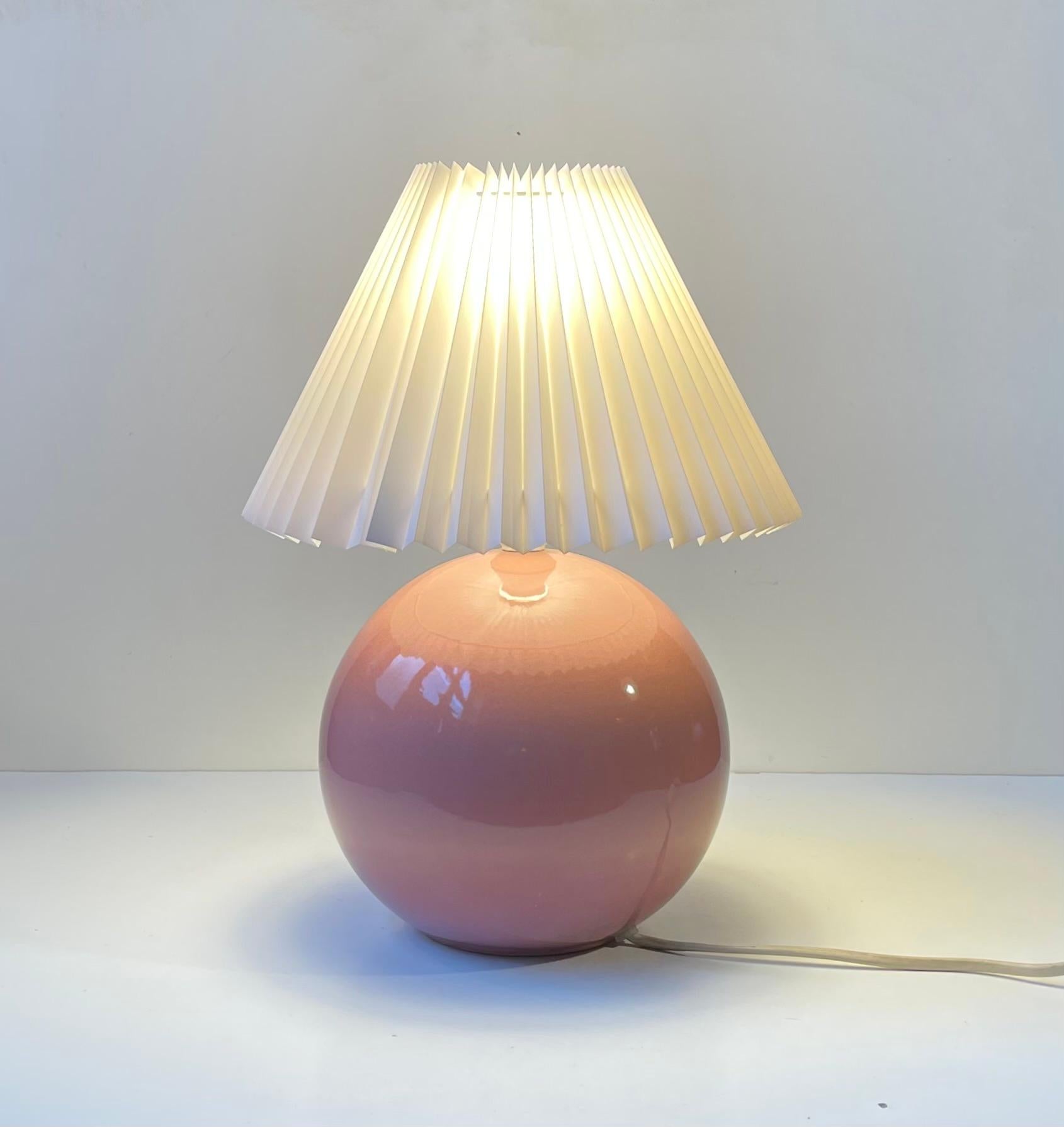 Vintage Danish Spherical Ceramic Table Lamp w. Pink Glaze, 1980s For Sale 1