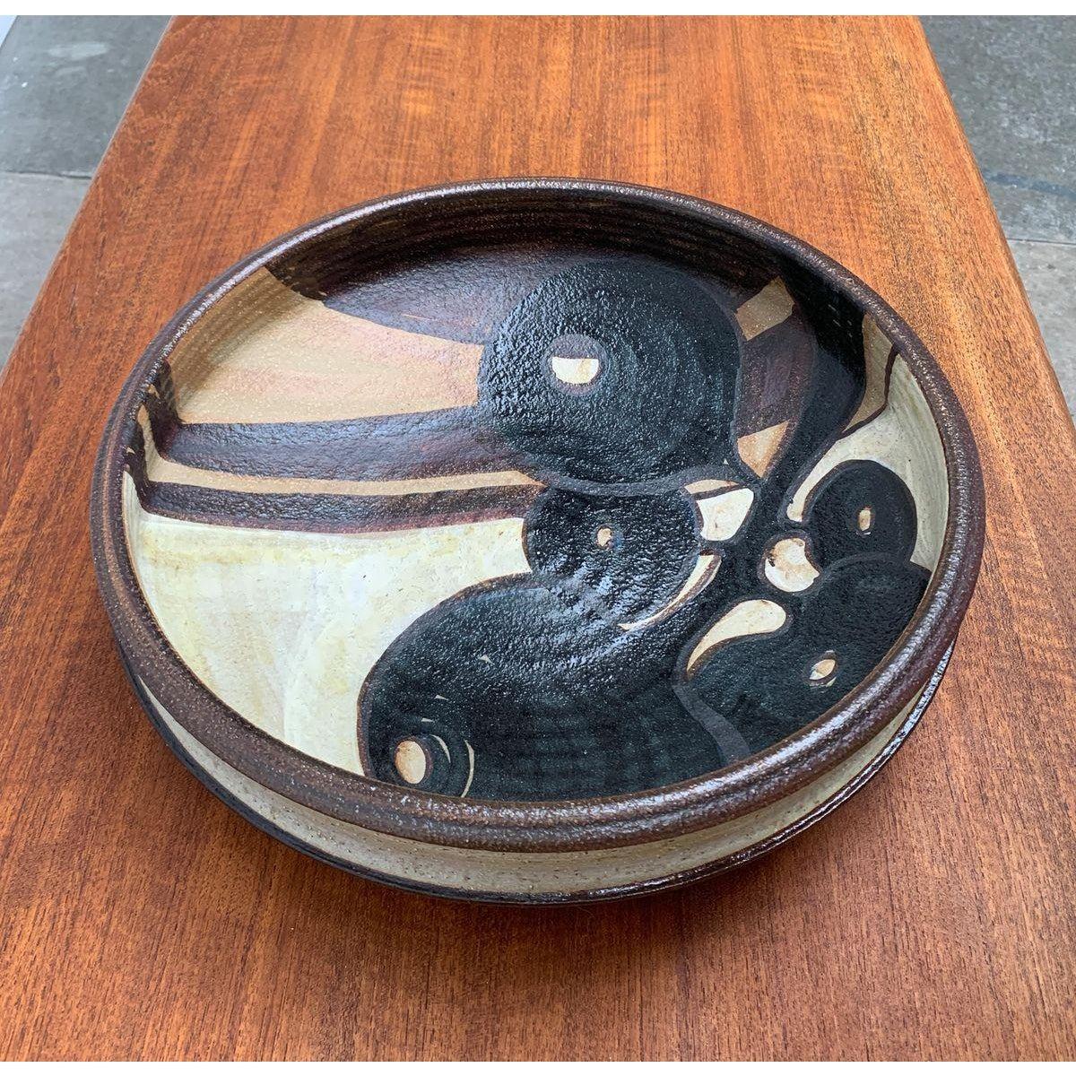 Alter dänischer Steingut-Wandteller / Schale von Noomi Backhausen für Søholm, 1970er Jahre (Tonware) im Angebot