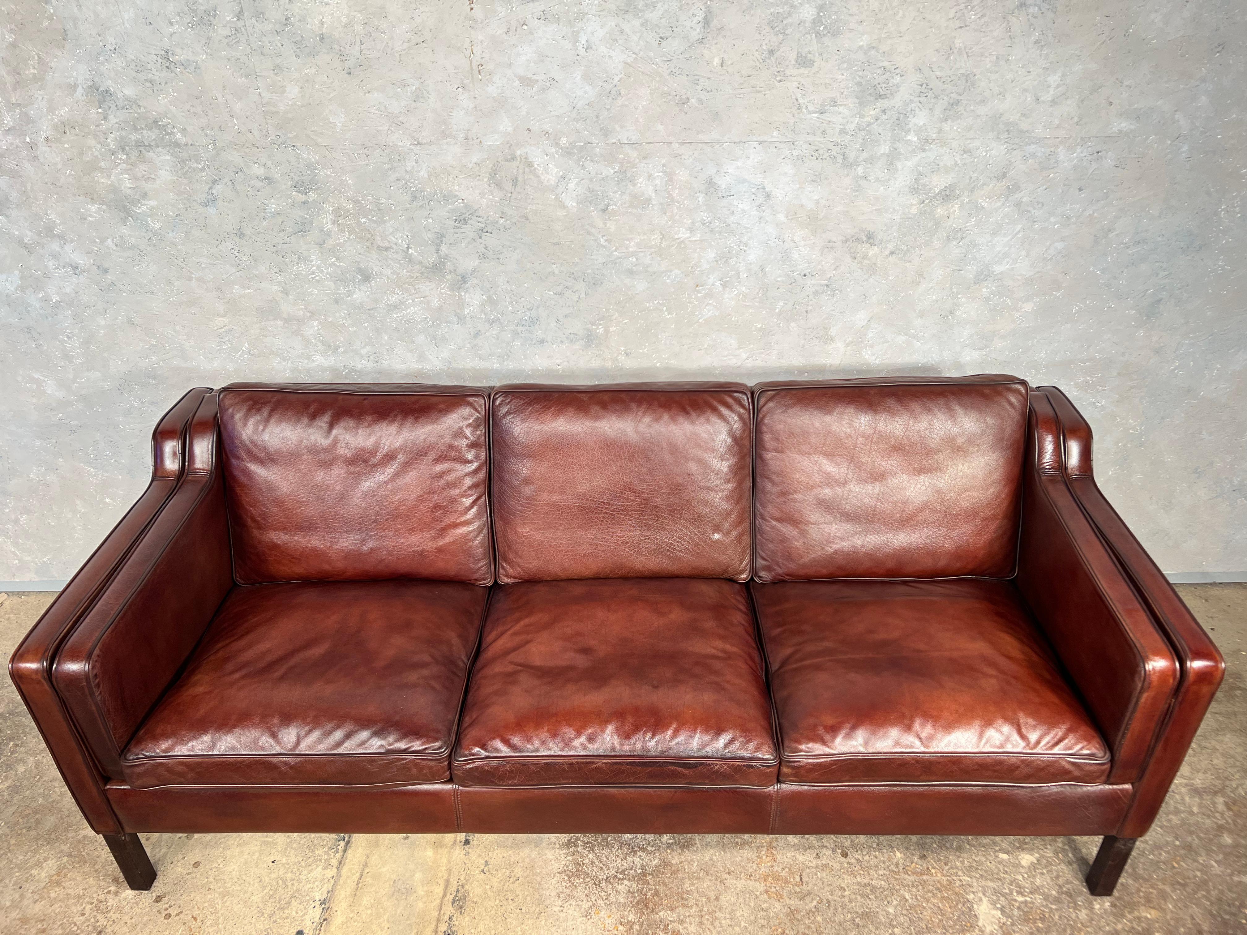 Vintage Danish Stouby 70s Mid-Century Chestnut Three Seater Leather Sofa #563 In Good Condition In Lewes, GB