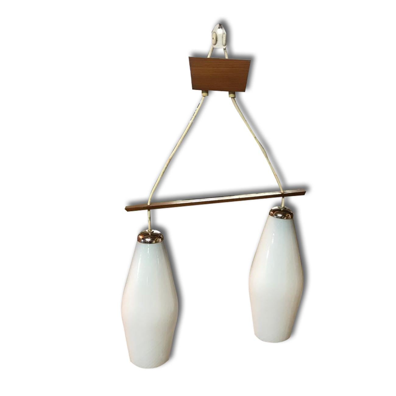 Vintage Danish style hanging chandelier, two milky glass lamshades hanging on 2 insulated electric cables with a wooden base. Original wiring, functionality has not been tested.

Very well preserved condition.
  