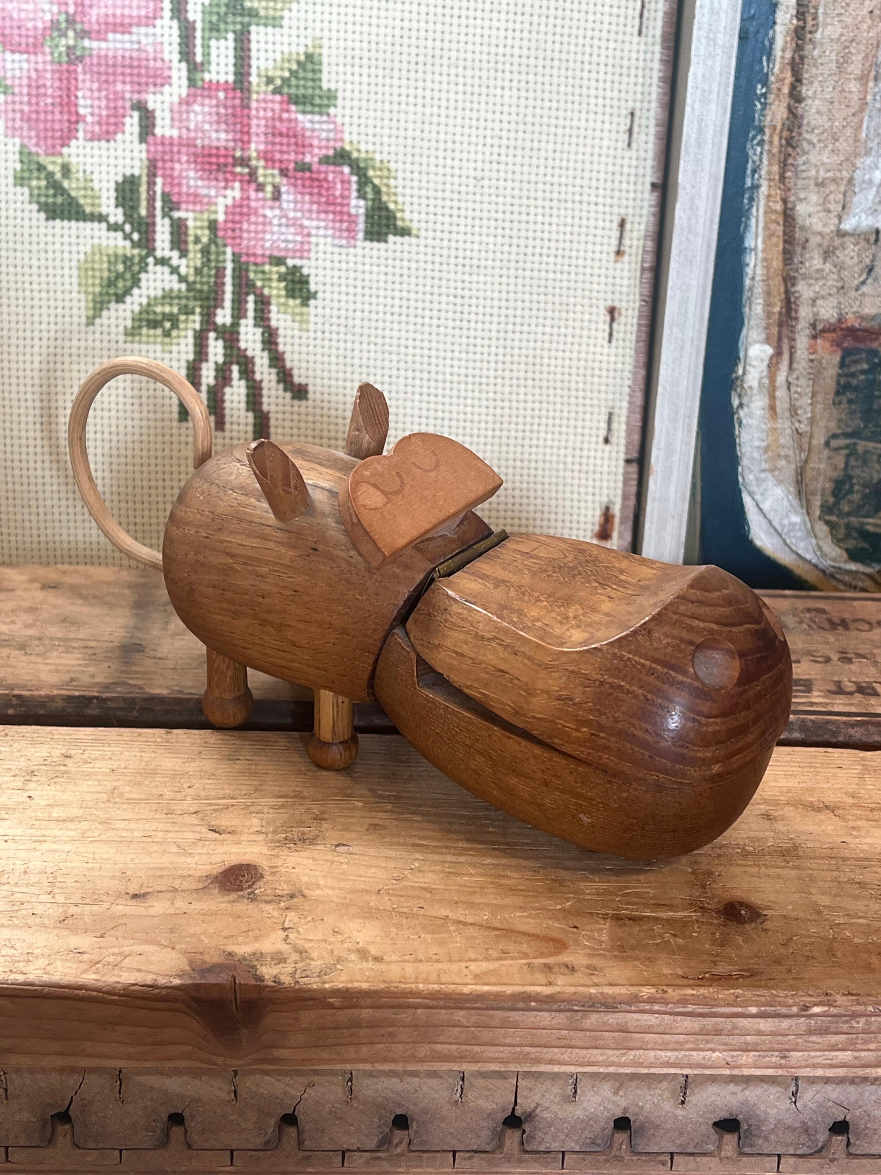 Mid-Century moderno Vintage Danish Style Mid century Modern Hippo Trinket Box in legno in vendita