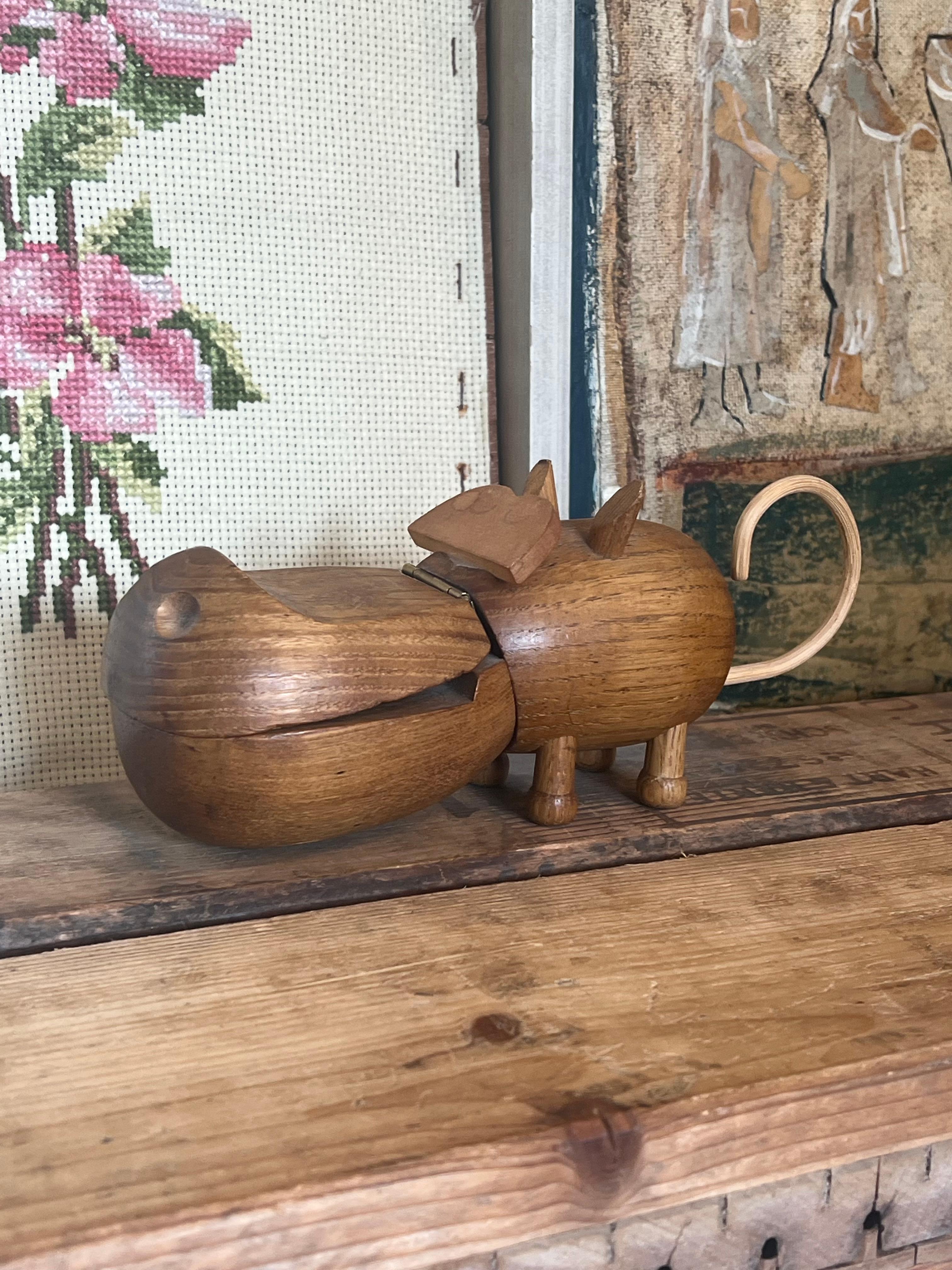 Vintage Danish Style Mid century Modern Hippo Trinket Box in legno In condizioni buone in vendita a Seattle, WA