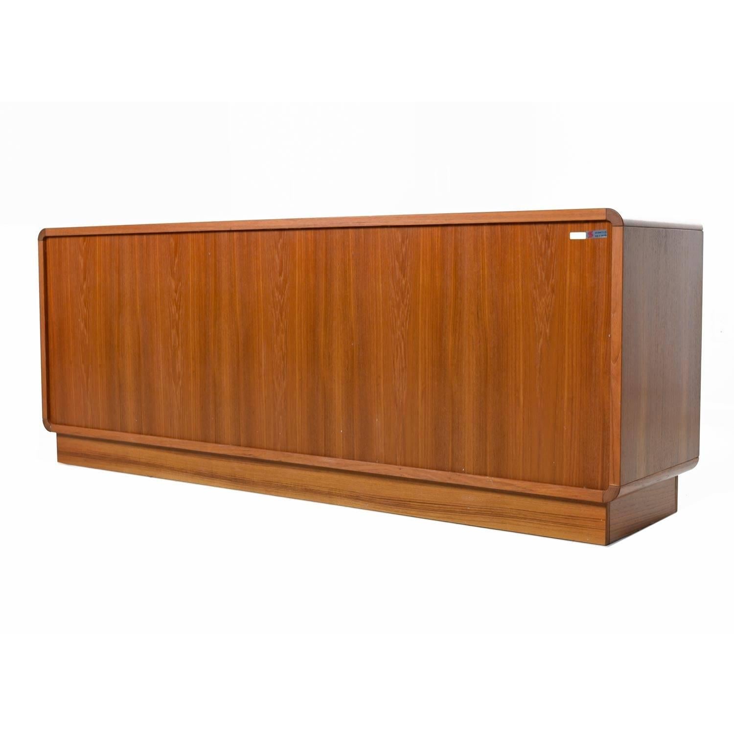 Commode triple en teck - Danish Modern Excellent état à Chattanooga, TN