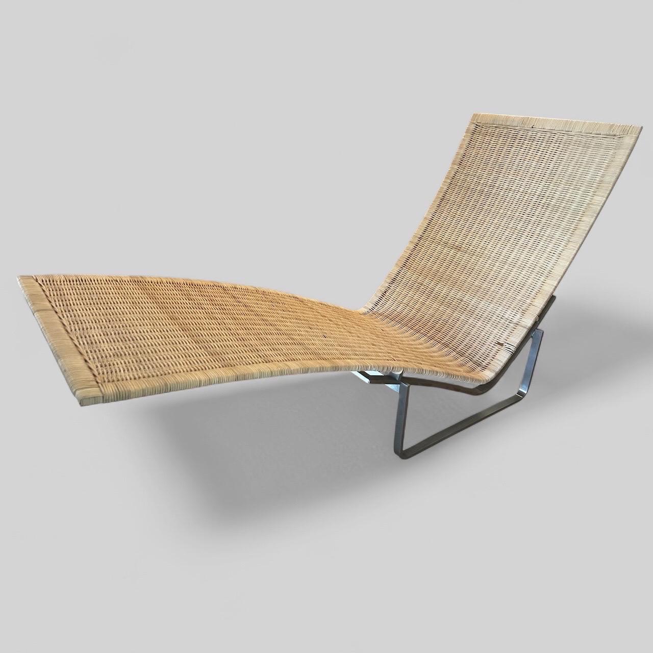 Tumbona de mimbre de estilo Mid Century Modern.  Bastidor de acero ajustable.  
Ergonomía muy cómoda y añade un toque de sofisticación a cualquier lugar.   

Se puede entregar en la costa este previo pago.  Consulta el precio en el lugar.  