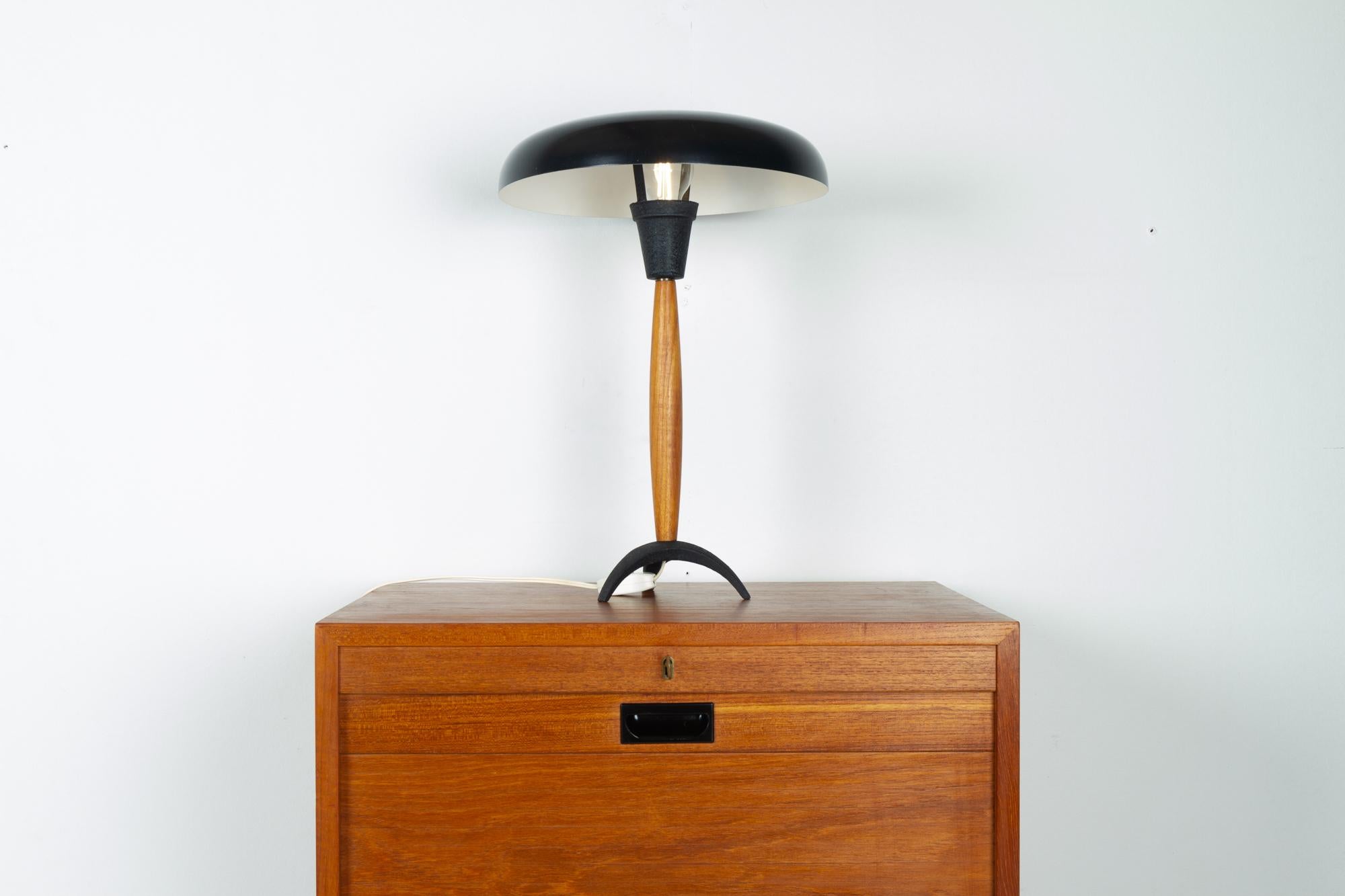 Vintage Danish Table Lamp, 1960s In Good Condition For Sale In Asaa, DK