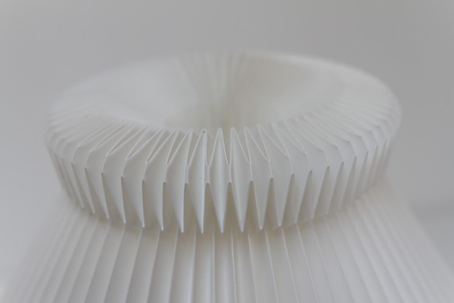 Lampe de table ou applique danoise vintage modèle 306 de Kaare Klint pour Le Klint, années 1960. en vente 5