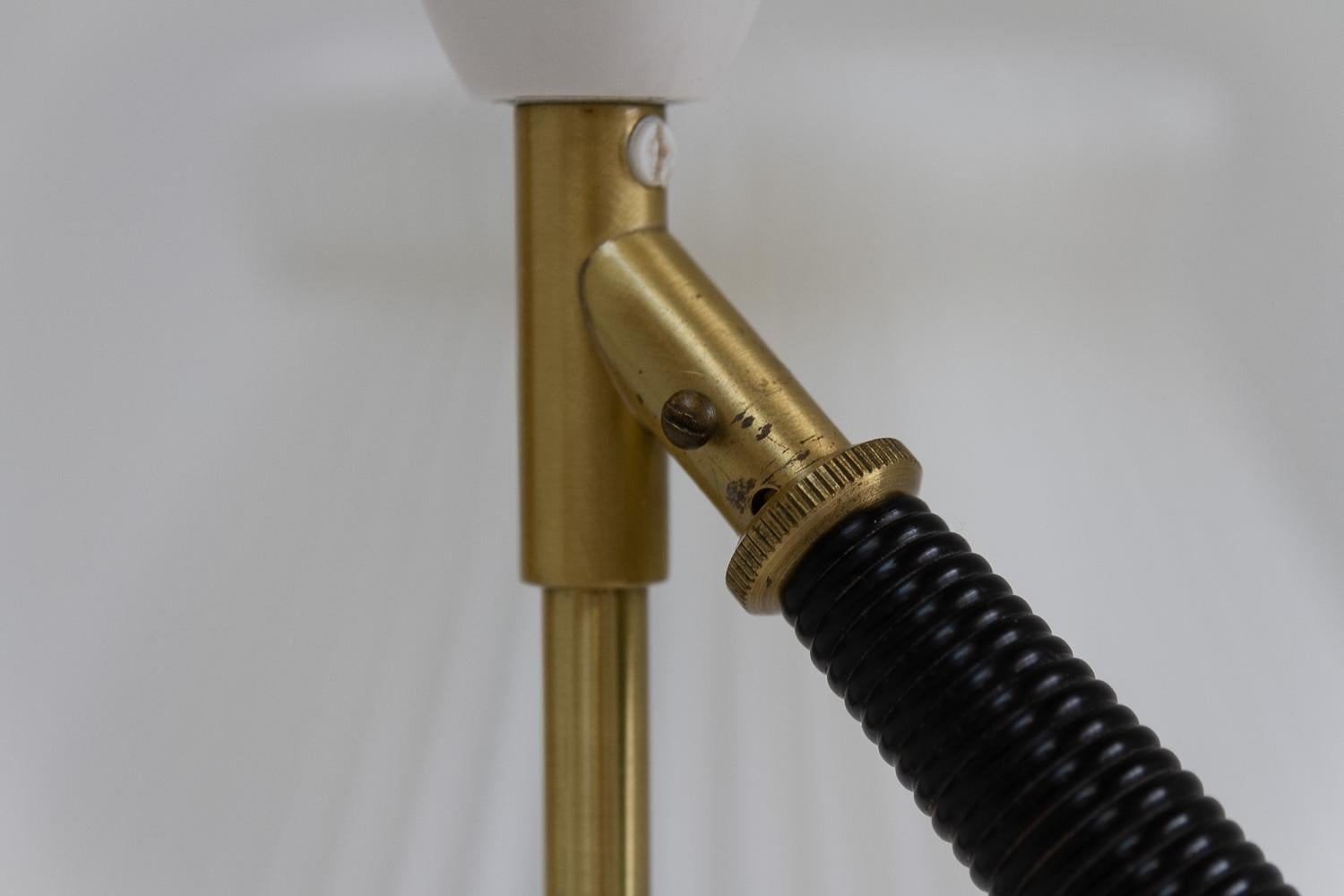 Lampe de table ou applique danoise vintage modèle 306 de Kaare Klint pour Le Klint, années 1960. en vente 8