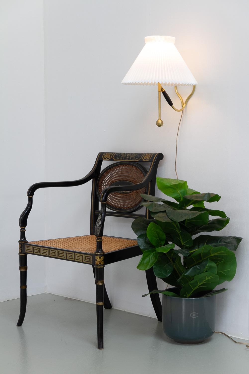 Lampe de table ou applique danoise vintage modèle 306 de Kaare Klint pour Le Klint, années 1960. en vente 13