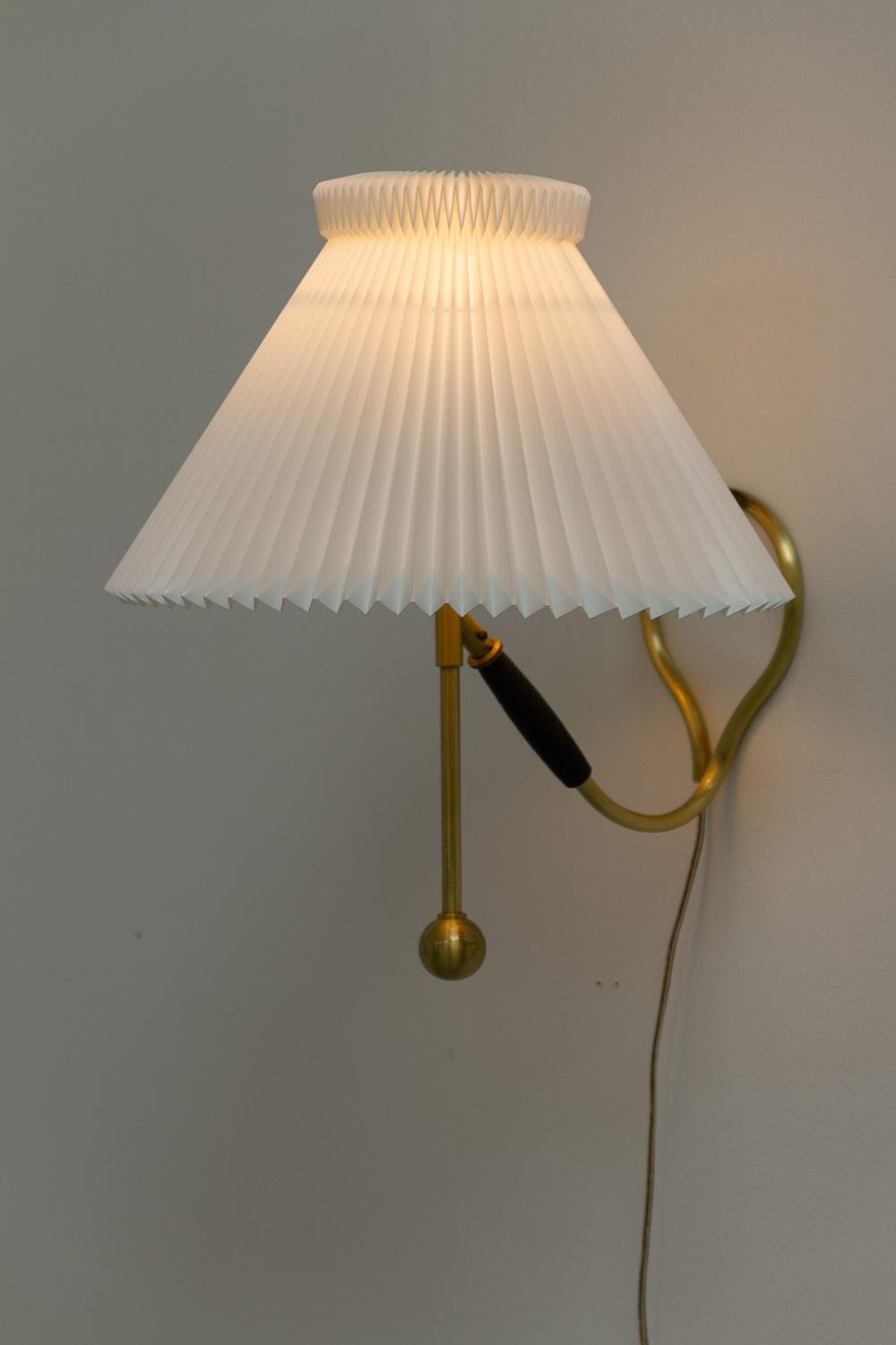 Laiton Lampe de table ou applique danoise vintage modèle 306 de Kaare Klint pour Le Klint, années 1960. en vente