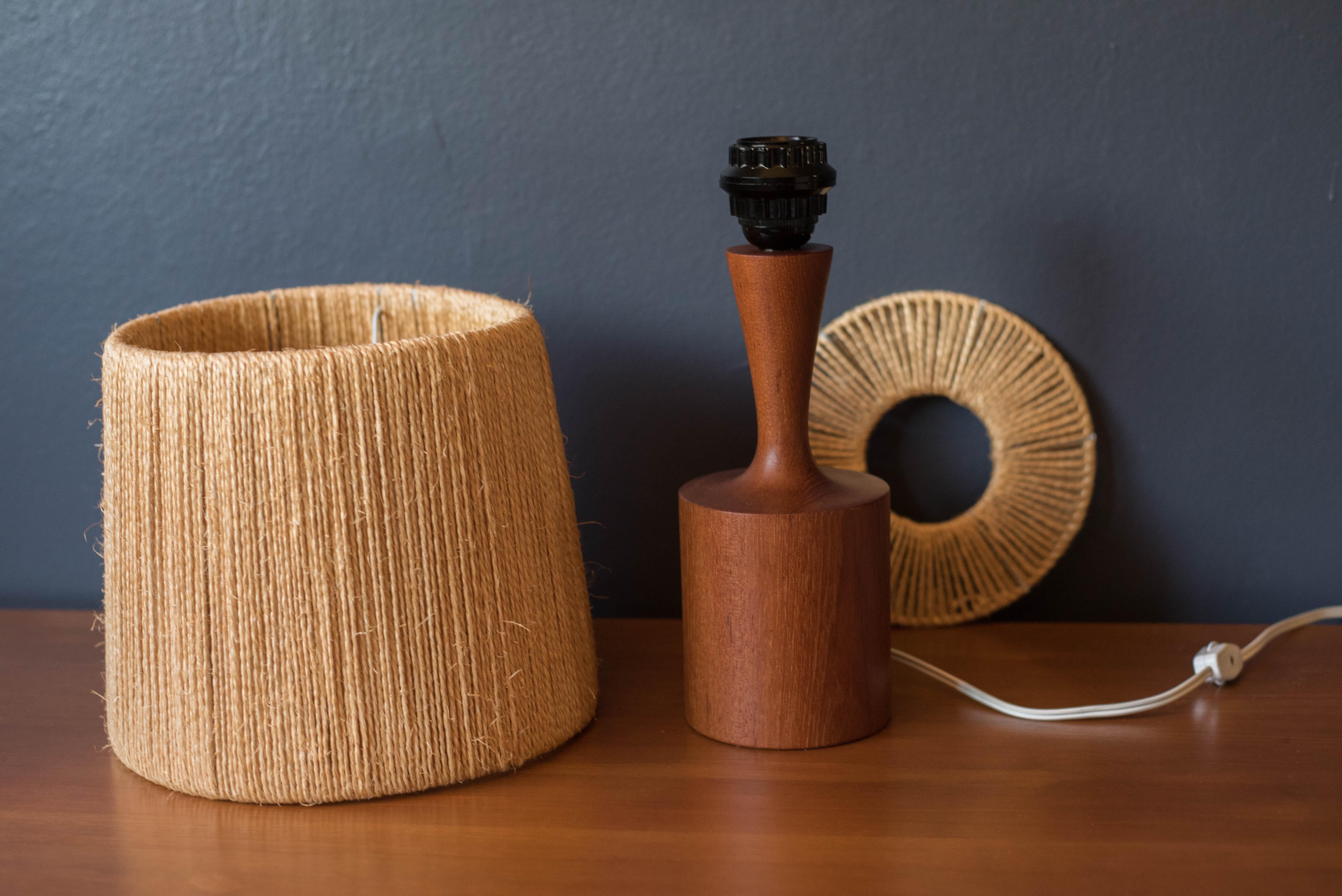 Jute Lampe de bureau danoise vintage en teck par Fog & Morup en vente